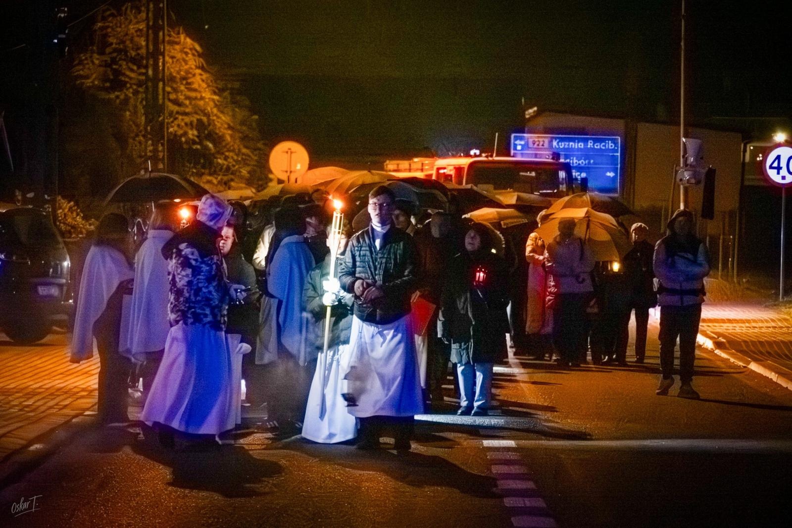 Zdjęcie w galerii na portalu naszraciborz.pl: Droga krzyżowa przeszła ulicami Nędzy wiadomości z regionu