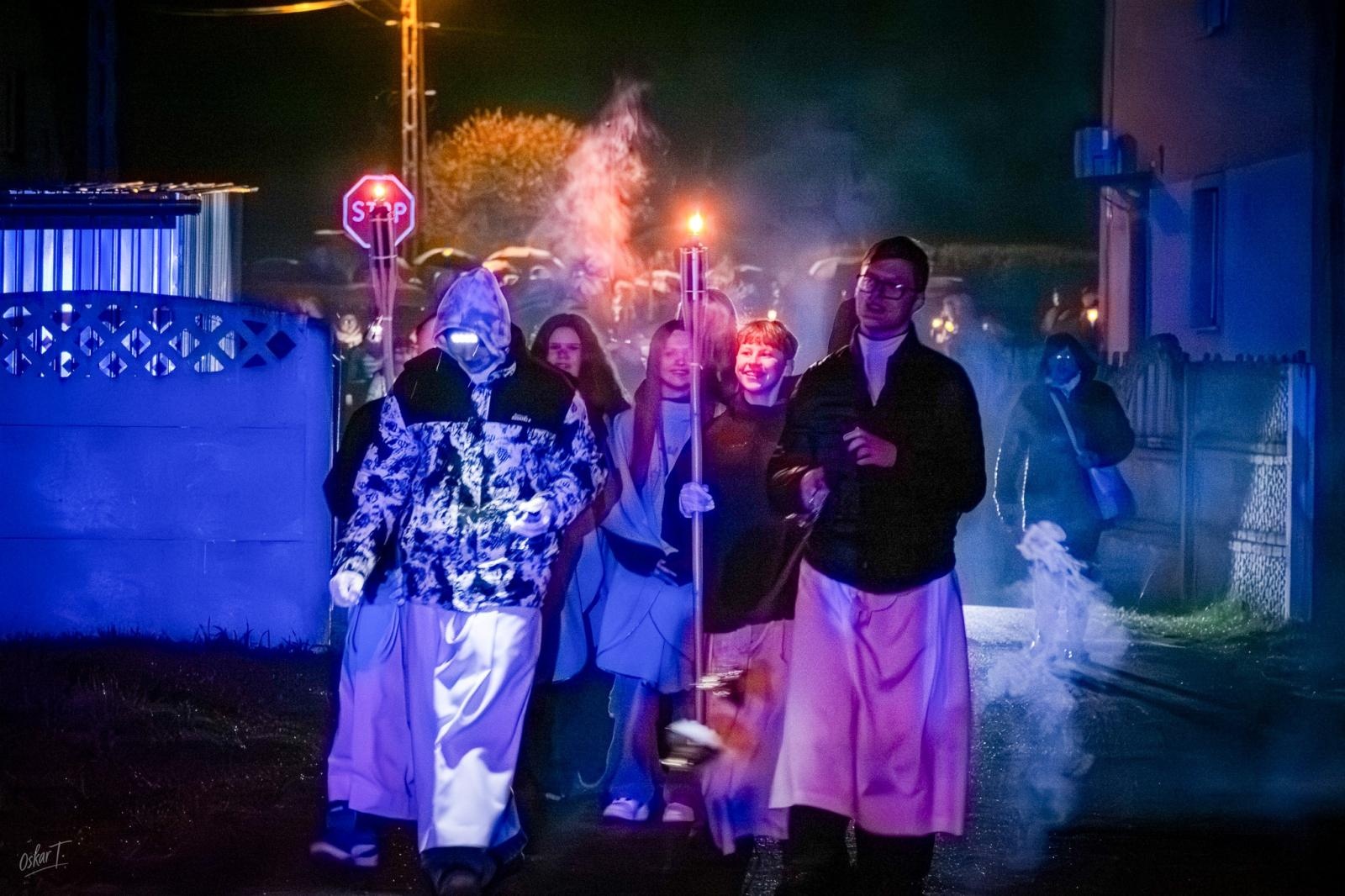 Zdjęcie w galerii na portalu naszraciborz.pl: Droga krzyżowa przeszła ulicami Nędzy wiadomości z regionu