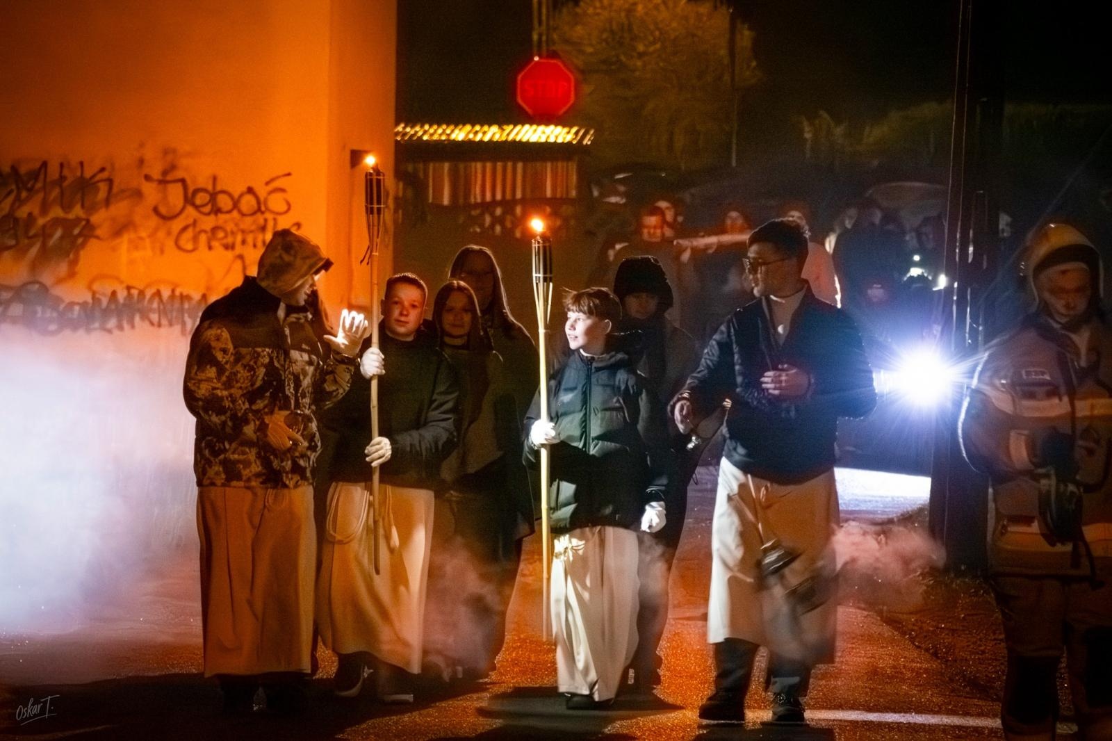 Zdjęcie w galerii na portalu naszraciborz.pl: Droga krzyżowa przeszła ulicami Nędzy wiadomości z regionu