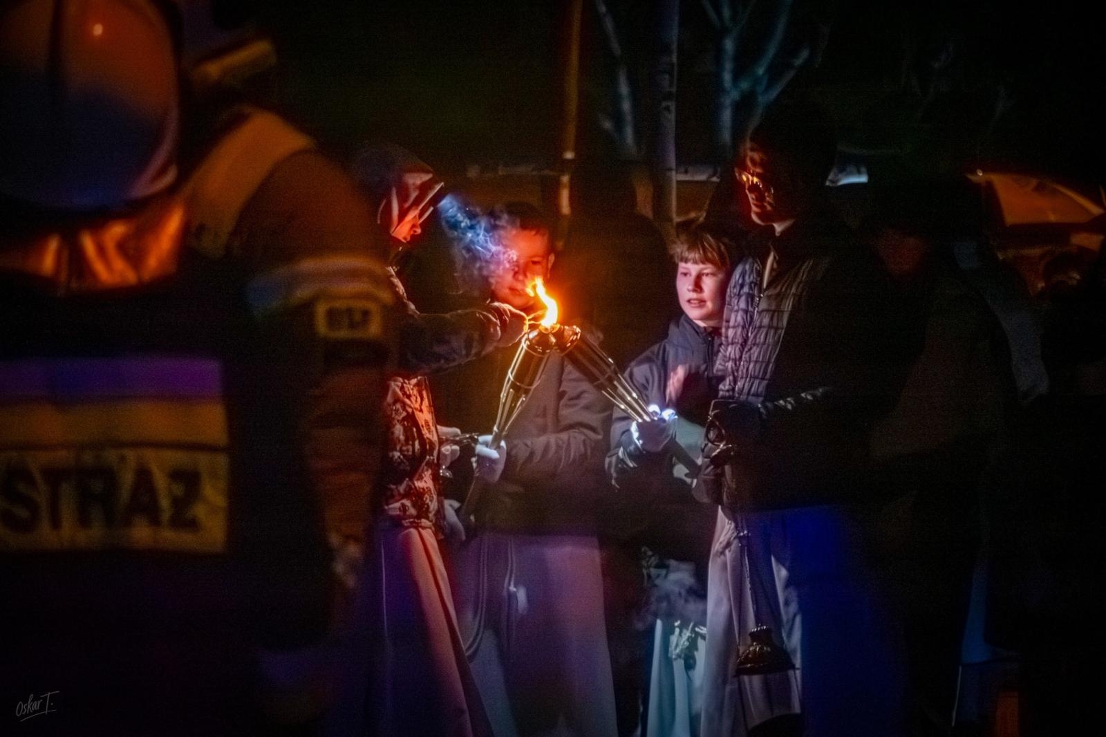 Zdjęcie w galerii na portalu naszraciborz.pl: Droga krzyżowa przeszła ulicami Nędzy wiadomości z regionu