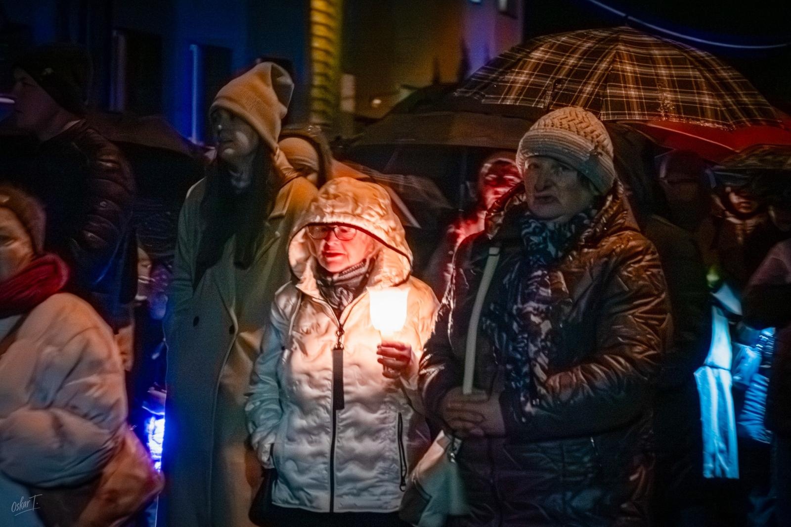 Zdjęcie w galerii na portalu naszraciborz.pl: Droga krzyżowa przeszła ulicami Nędzy wiadomości z regionu