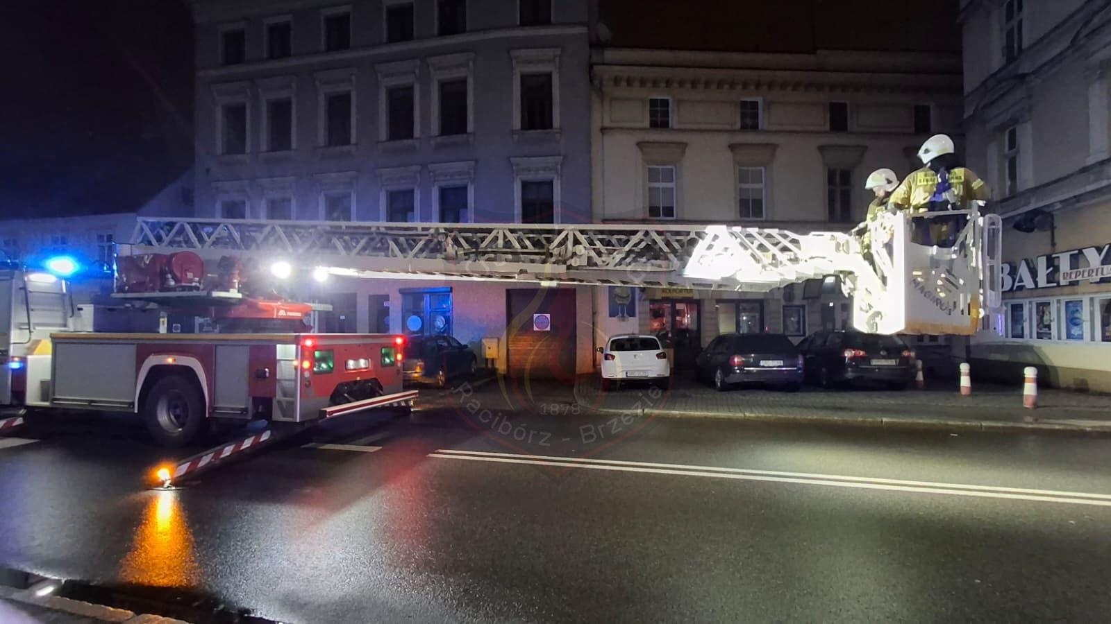 Zdjęcie w galerii na portalu naszraciborz.pl: Noc pełna akcji strażaków. Płonący dom i ranny 38-latek wiadomości z regionu