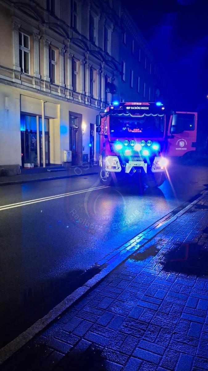 Zdjęcie w galerii na portalu naszraciborz.pl: Noc pełna akcji strażaków. Płonący dom i ranny 38-latek wiadomości z regionu