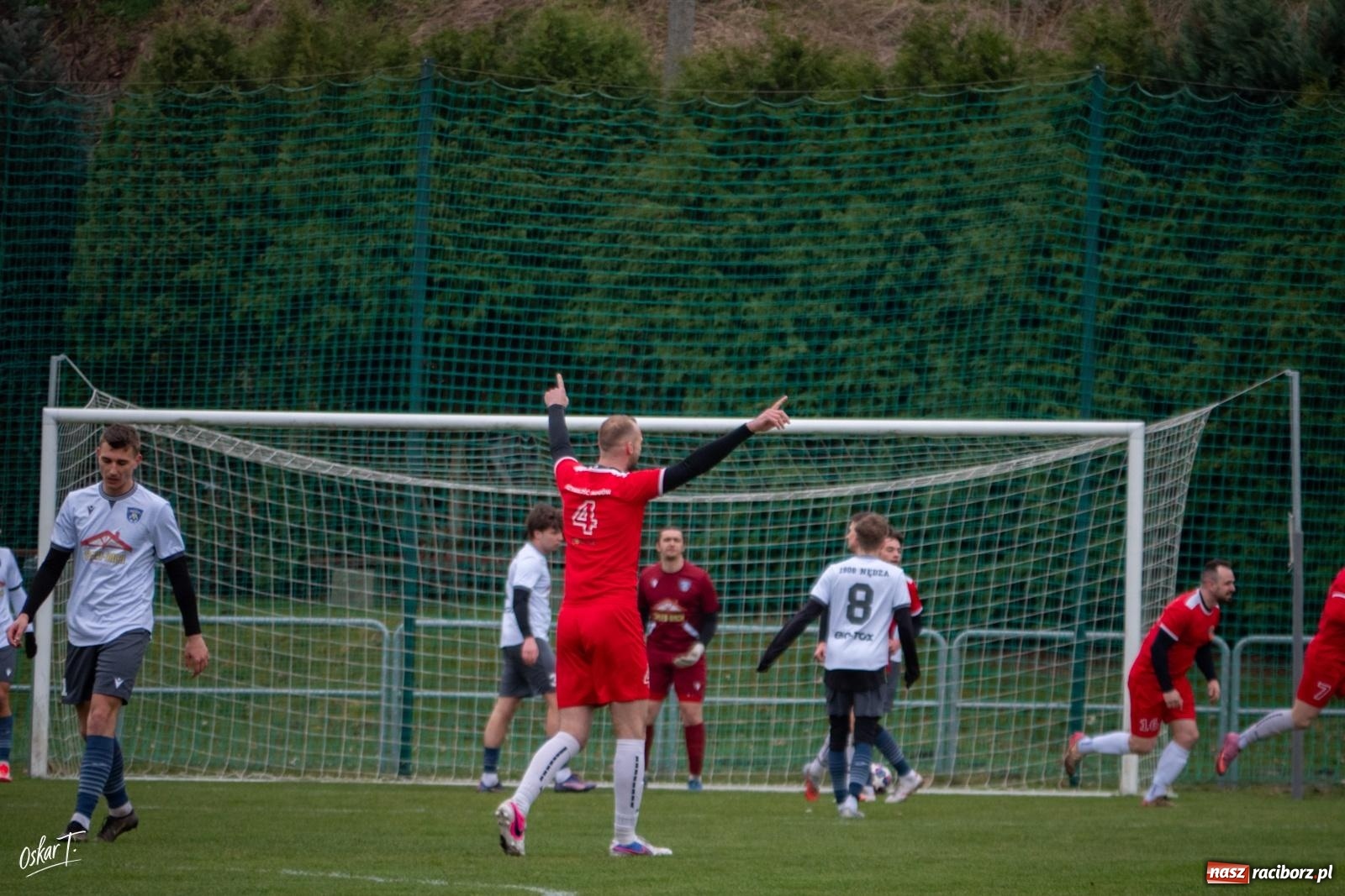 Zdjęcie w galerii na portalu naszraciborz.pl: Dziewięć goli i wielkie emocje. Nędza przegrywa po thrillerze [FOTO] wiadomości z regionu