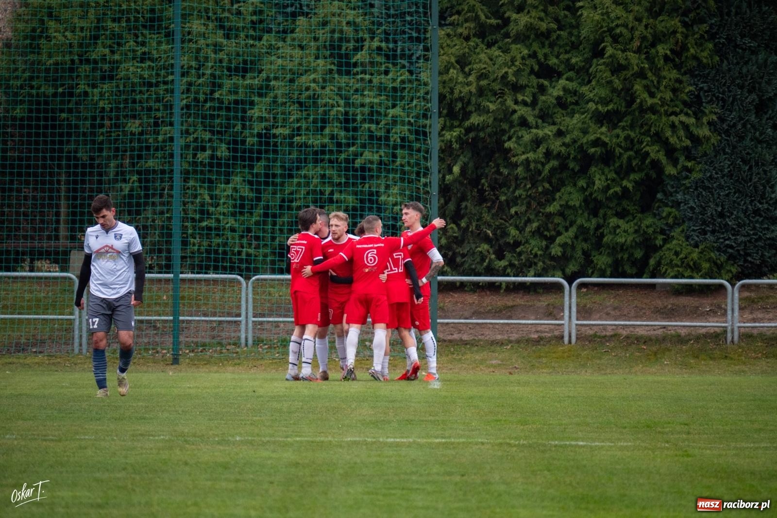 Zdjęcie w galerii na portalu naszraciborz.pl: Dziewięć goli i wielkie emocje. Nędza przegrywa po thrillerze [FOTO] wiadomości z regionu