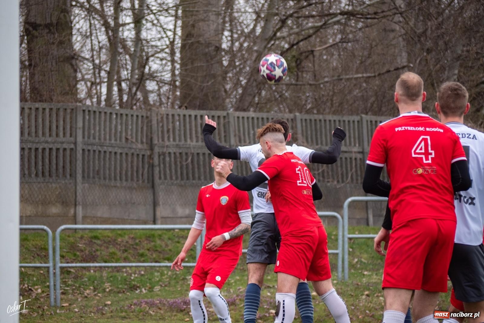 Zdjęcie w galerii na portalu naszraciborz.pl: Dziewięć goli i wielkie emocje. Nędza przegrywa po thrillerze [FOTO] wiadomości z regionu