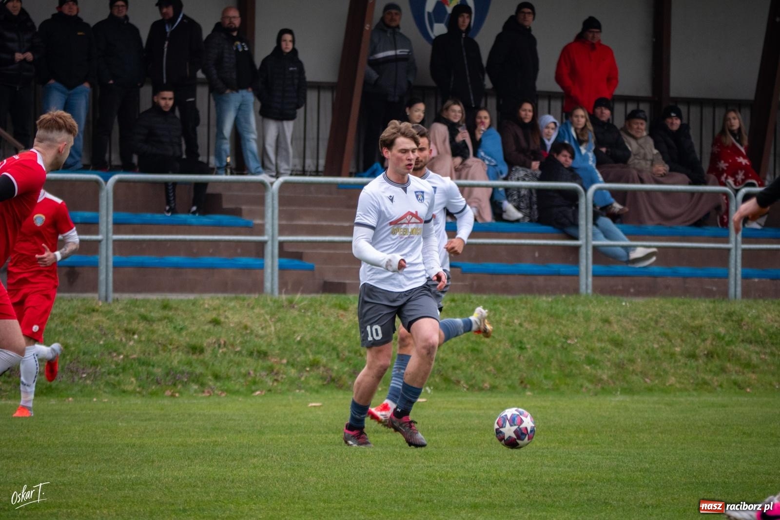Zdjęcie w galerii na portalu naszraciborz.pl: Dziewięć goli i wielkie emocje. Nędza przegrywa po thrillerze [FOTO] wiadomości z regionu