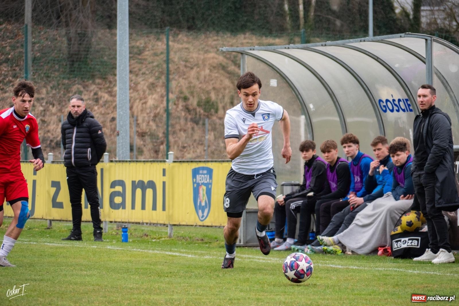 Zdjęcie w galerii na portalu naszraciborz.pl: Dziewięć goli i wielkie emocje. Nędza przegrywa po thrillerze [FOTO] wiadomości z regionu