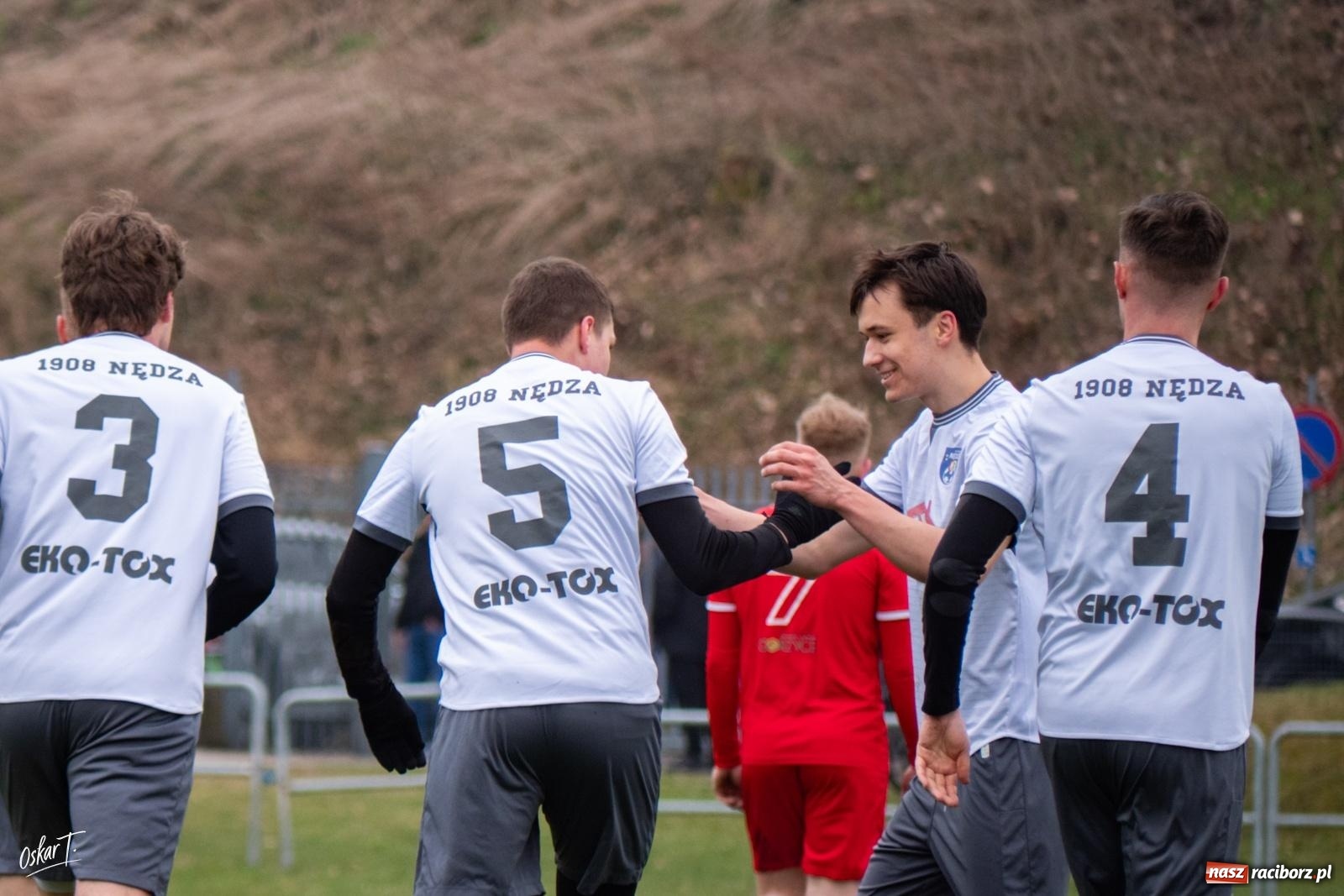 Zdjęcie w galerii na portalu naszraciborz.pl: Dziewięć goli i wielkie emocje. Nędza przegrywa po thrillerze [FOTO] wiadomości z regionu
