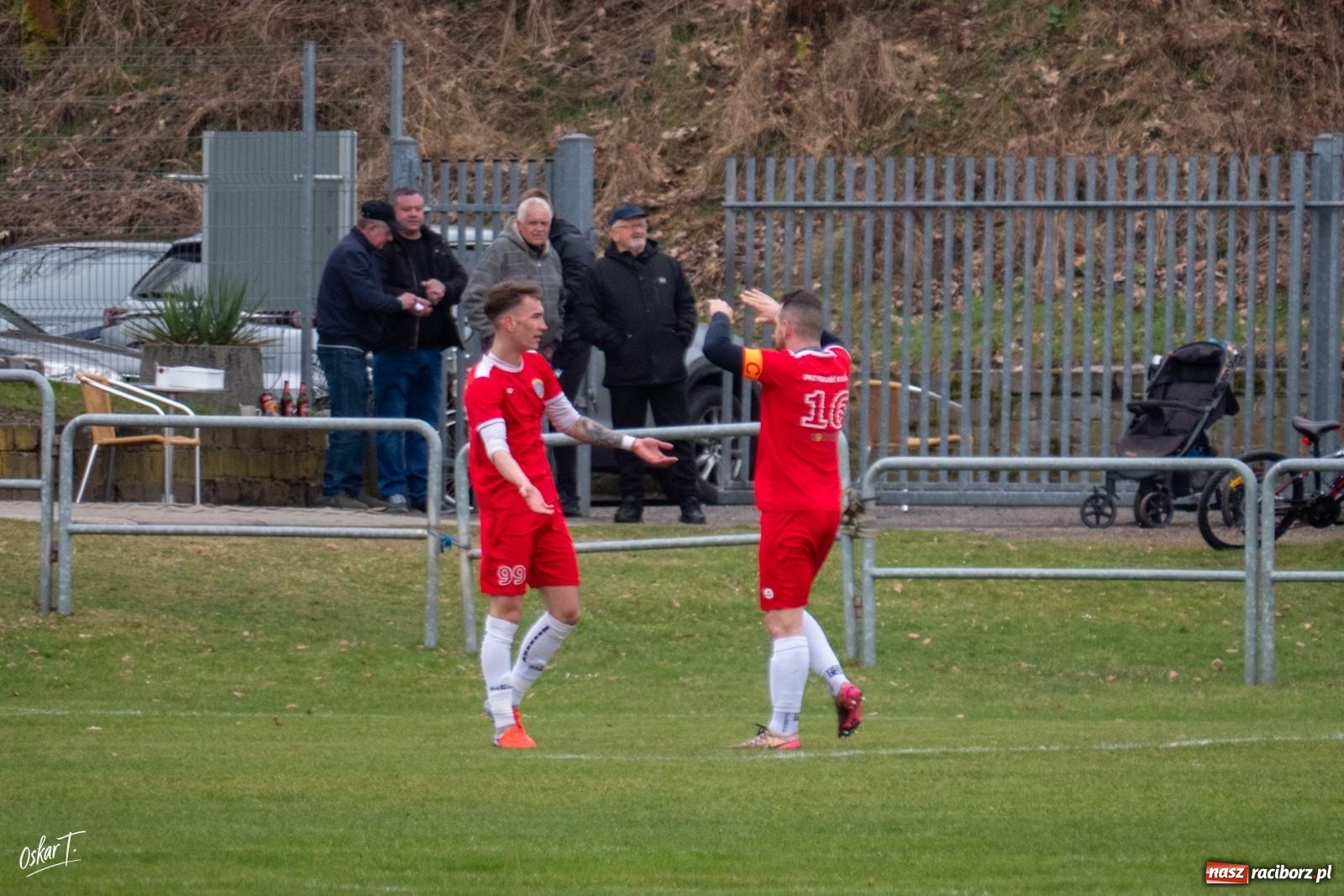 Zdjęcie w galerii na portalu naszraciborz.pl: Dziewięć goli i wielkie emocje. Nędza przegrywa po thrillerze [FOTO] wiadomości z regionu