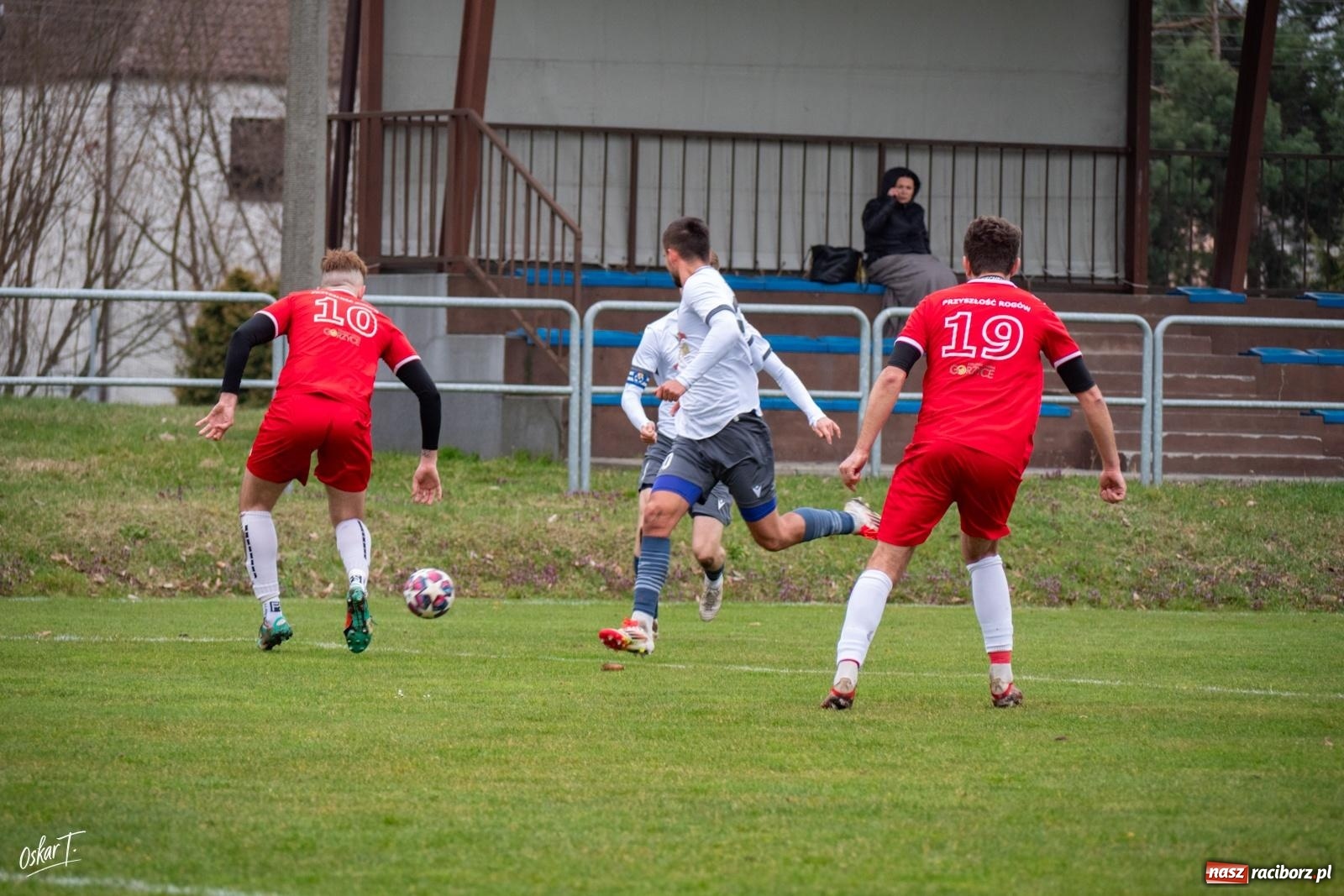 Zdjęcie w galerii na portalu naszraciborz.pl: Dziewięć goli i wielkie emocje. Nędza przegrywa po thrillerze [FOTO] wiadomości z regionu
