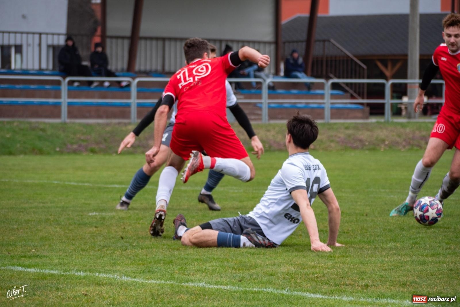 Zdjęcie w galerii na portalu naszraciborz.pl: Dziewięć goli i wielkie emocje. Nędza przegrywa po thrillerze [FOTO] wiadomości z regionu