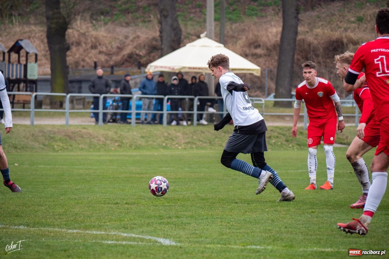 Zdjęcie w galerii na portalu naszraciborz.pl: Dziewięć goli i wielkie emocje. Nędza przegrywa po thrillerze [FOTO] wiadomości z regionu