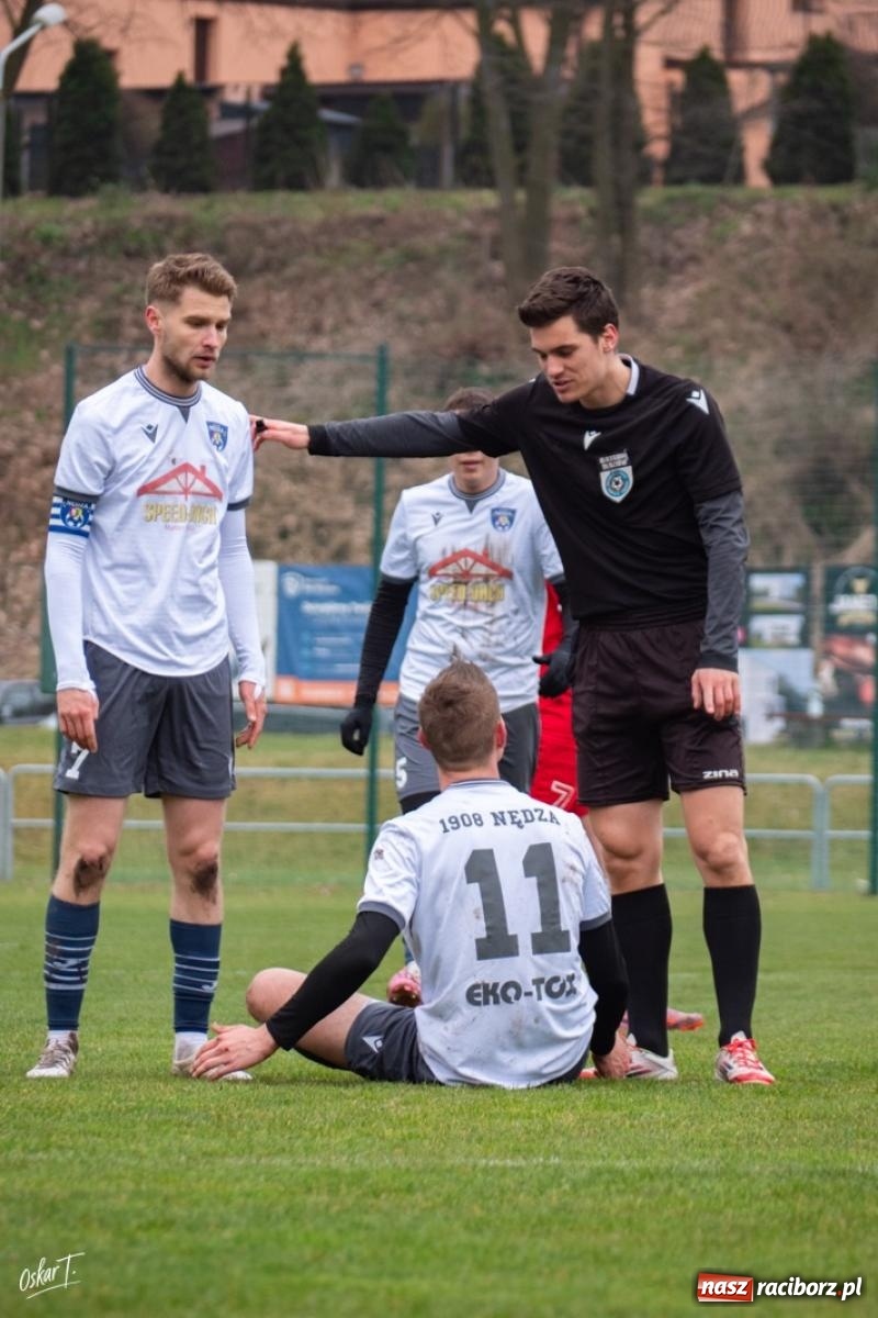 Zdjęcie w galerii na portalu naszraciborz.pl: Dziewięć goli i wielkie emocje. Nędza przegrywa po thrillerze [FOTO] wiadomości z regionu