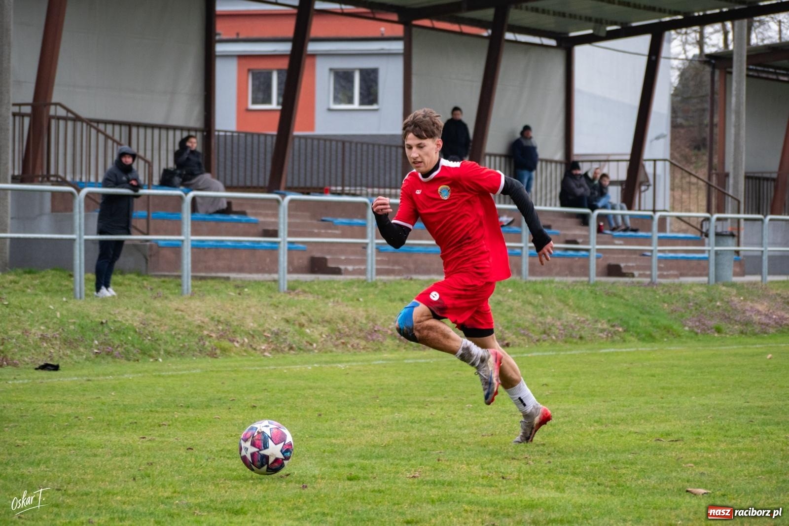 Zdjęcie w galerii na portalu naszraciborz.pl: Dziewięć goli i wielkie emocje. Nędza przegrywa po thrillerze [FOTO] wiadomości z regionu