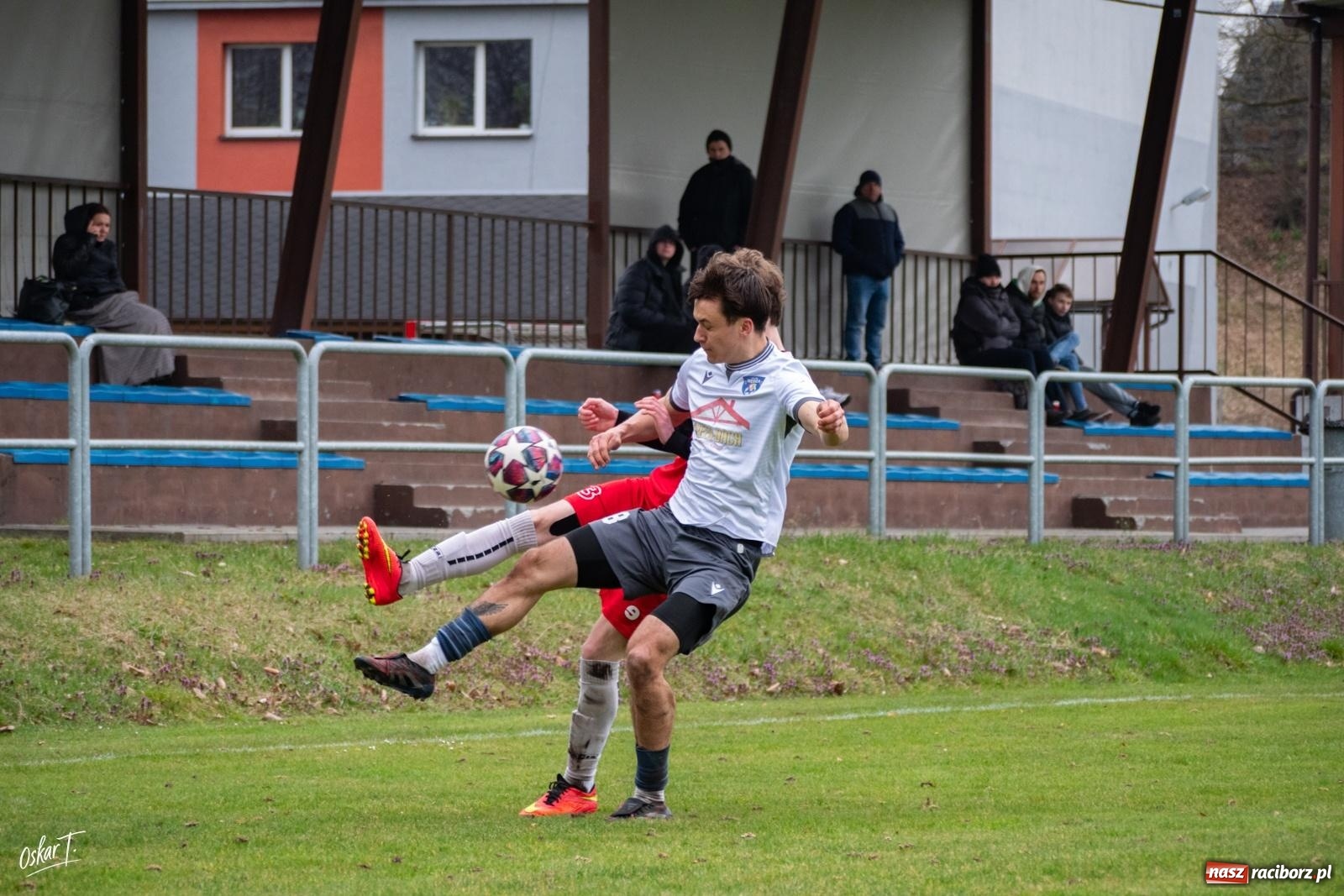 Zdjęcie w galerii na portalu naszraciborz.pl: Dziewięć goli i wielkie emocje. Nędza przegrywa po thrillerze [FOTO] wiadomości z regionu