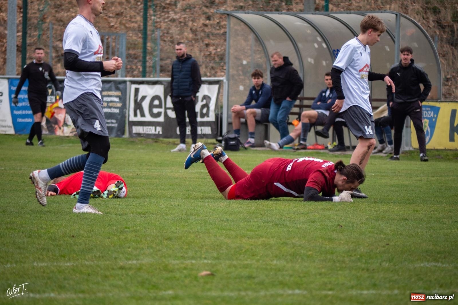 Zdjęcie w galerii na portalu naszraciborz.pl: Dziewięć goli i wielkie emocje. Nędza przegrywa po thrillerze [FOTO] wiadomości z regionu