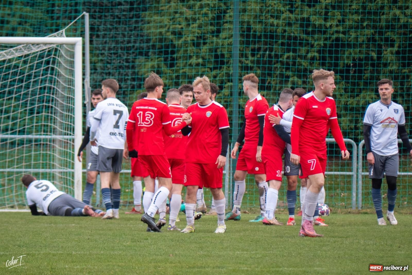 Zdjęcie w galerii na portalu naszraciborz.pl: Dziewięć goli i wielkie emocje. Nędza przegrywa po thrillerze [FOTO] wiadomości z regionu