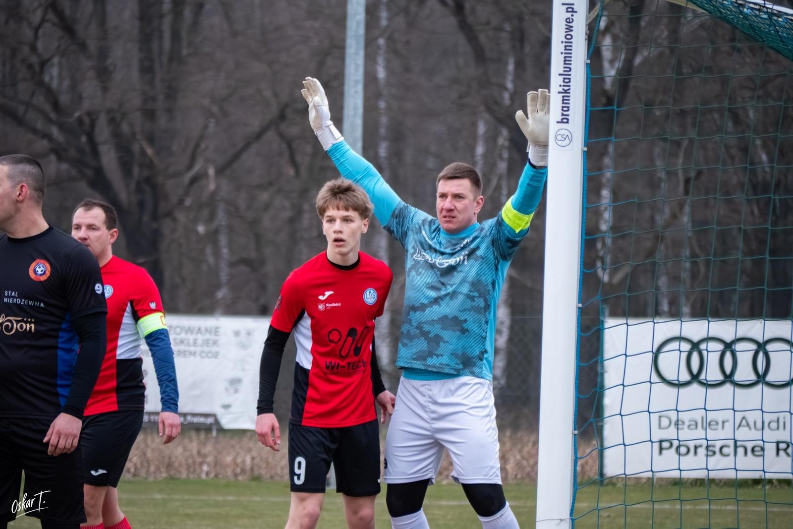 Zdjęcie w galerii na portalu naszraciborz.pl: Obudzili się w końcówce, ale zabrakło czasu. Markowice bez punktów w derbach [FOTO] wiadomości z regionu