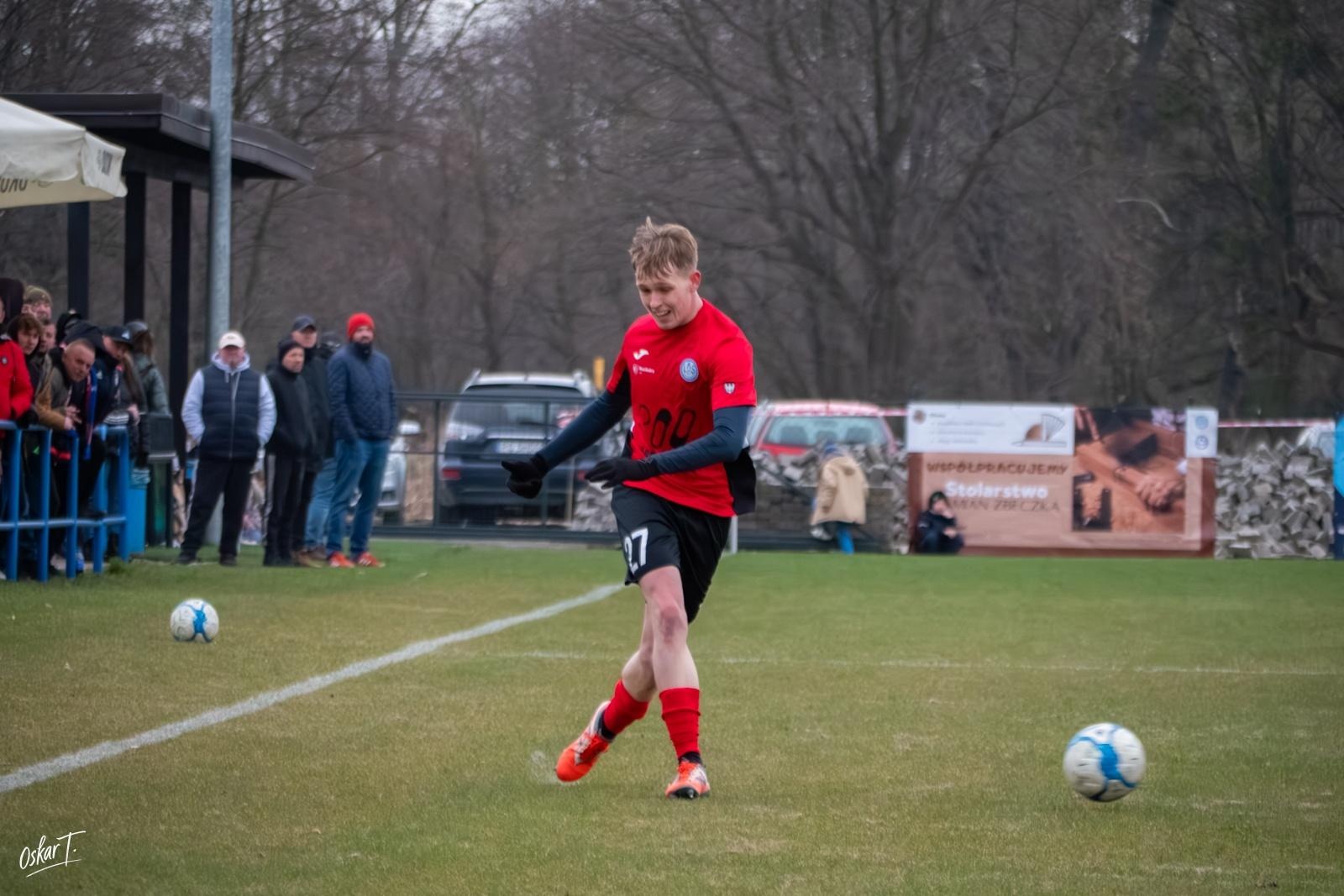 Zdjęcie w galerii na portalu naszraciborz.pl: Obudzili się w końcówce, ale zabrakło czasu. Markowice bez punktów w derbach [FOTO] wiadomości z regionu