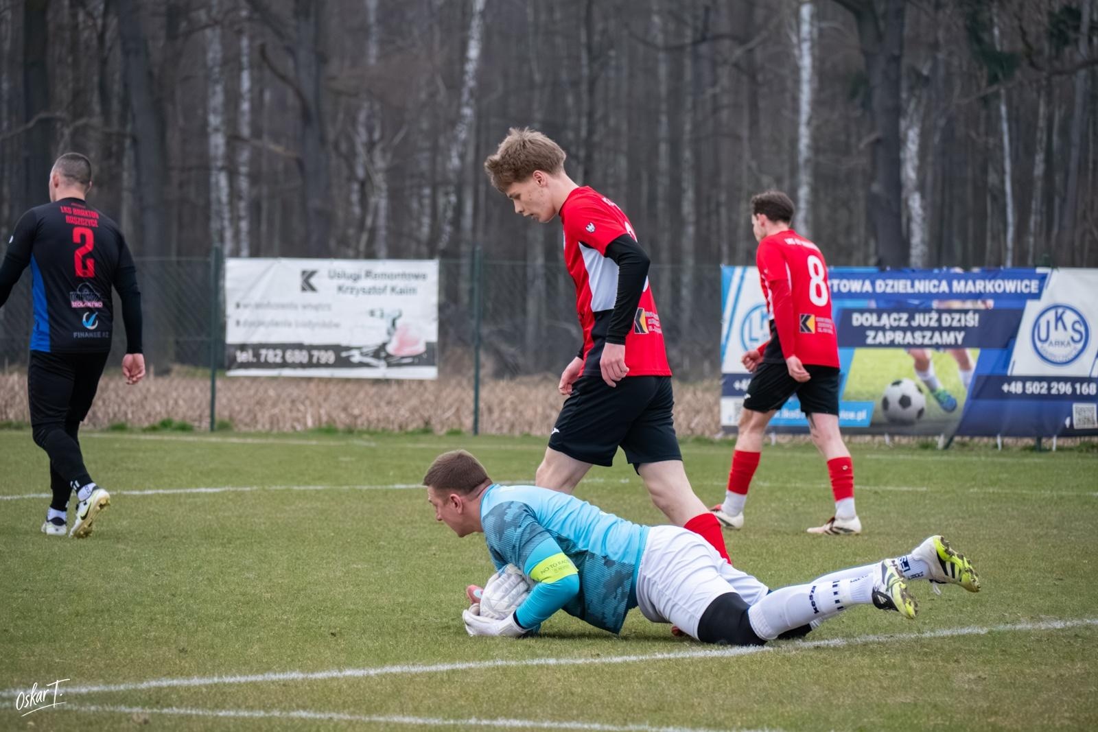 Zdjęcie w galerii na portalu naszraciborz.pl: Obudzili się w końcówce, ale zabrakło czasu. Markowice bez punktów w derbach [FOTO] wiadomości z regionu