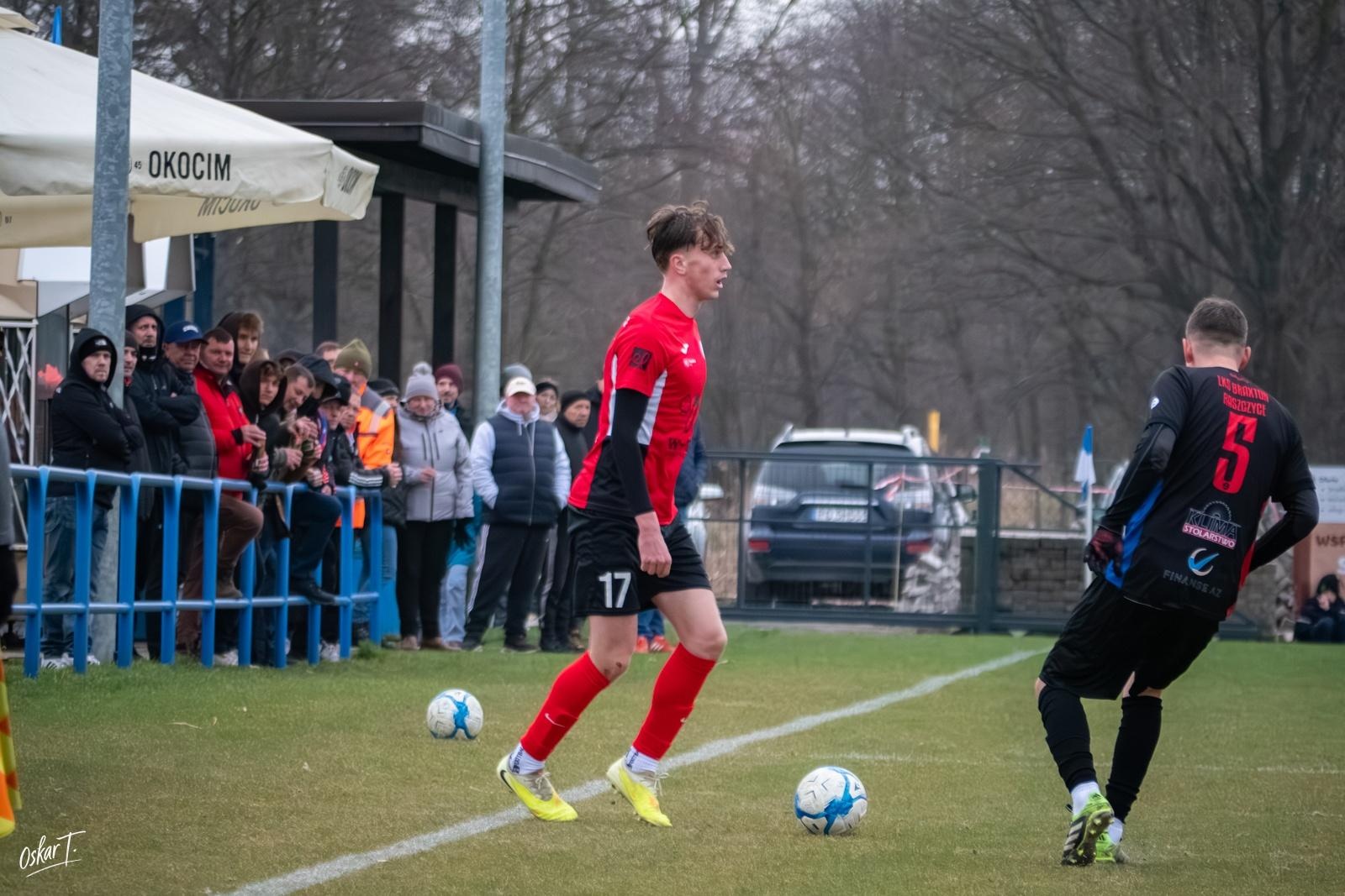 Zdjęcie w galerii na portalu naszraciborz.pl: Obudzili się w końcówce, ale zabrakło czasu. Markowice bez punktów w derbach [FOTO] wiadomości z regionu