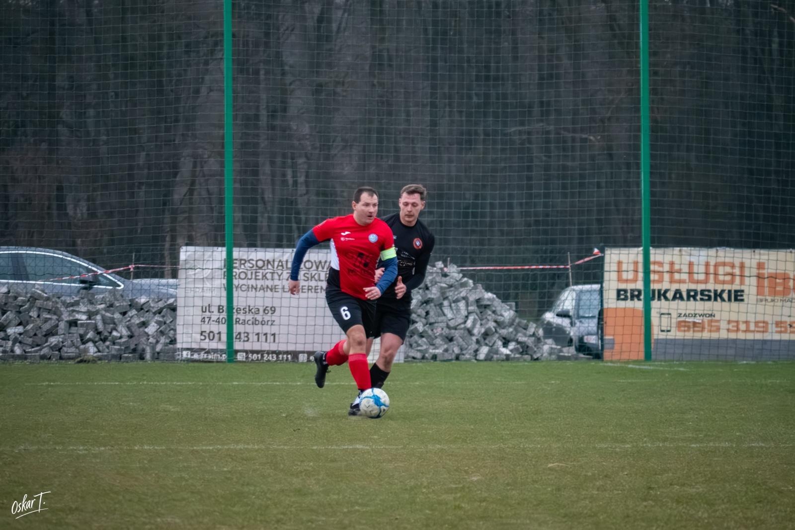 Zdjęcie w galerii na portalu naszraciborz.pl: Obudzili się w końcówce, ale zabrakło czasu. Markowice bez punktów w derbach [FOTO] wiadomości z regionu