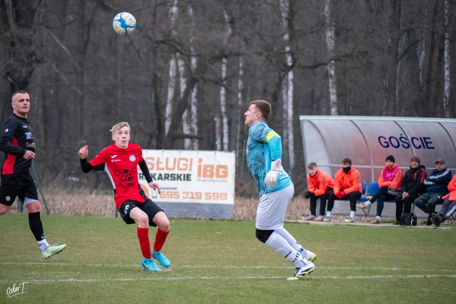 Zdjęcie w galerii na portalu naszraciborz.pl: Obudzili się w końcówce, ale zabrakło czasu. Markowice bez punktów w derbach [FOTO] wiadomości z regionu