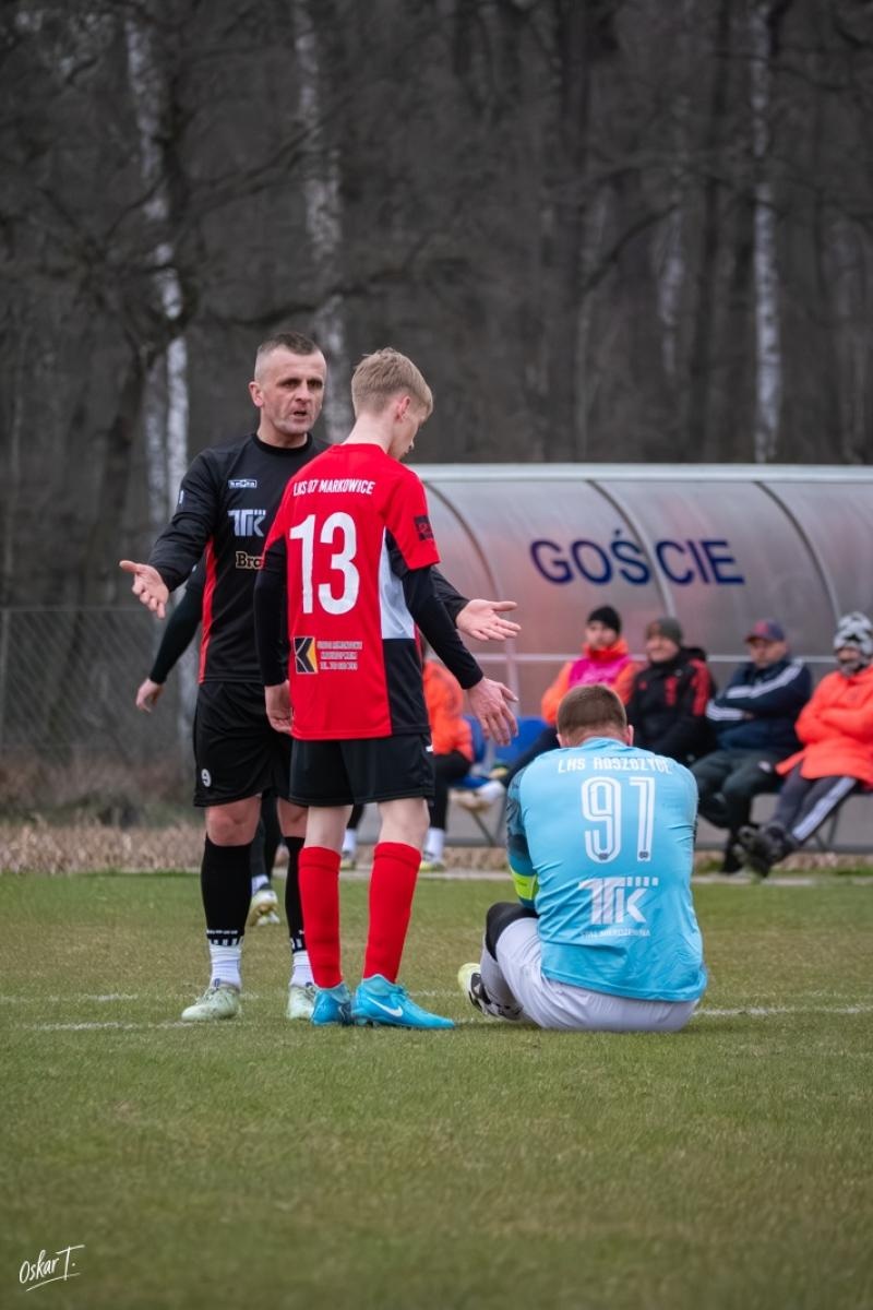 Zdjęcie w galerii na portalu naszraciborz.pl: Obudzili się w końcówce, ale zabrakło czasu. Markowice bez punktów w derbach [FOTO] wiadomości z regionu