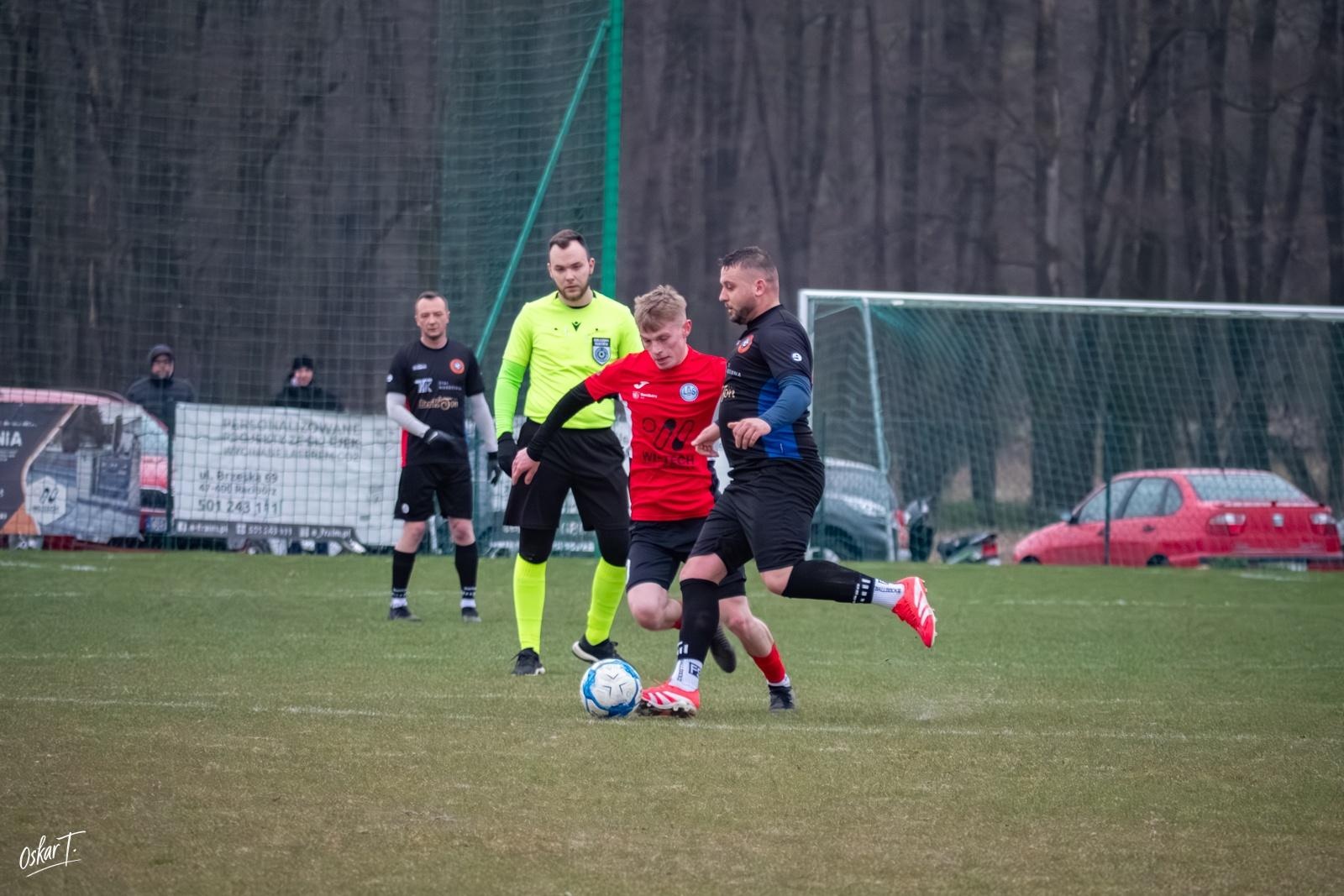Zdjęcie w galerii na portalu naszraciborz.pl: Obudzili się w końcówce, ale zabrakło czasu. Markowice bez punktów w derbach [FOTO] wiadomości z regionu