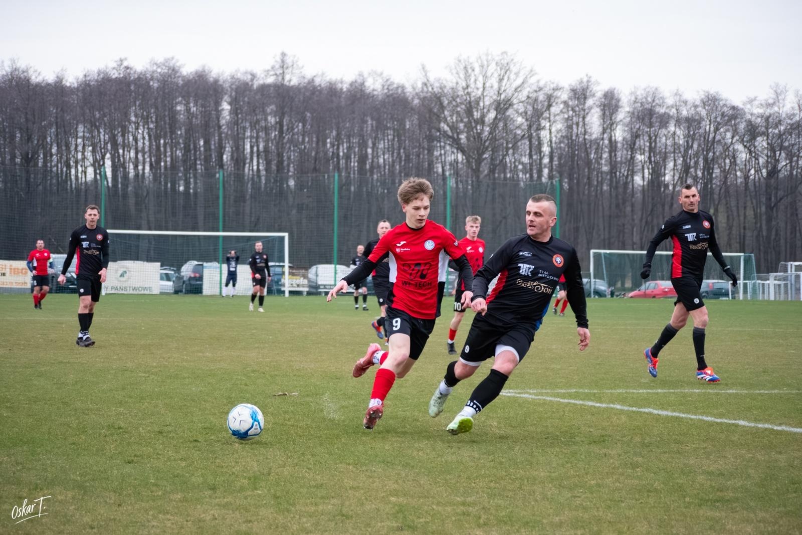 Zdjęcie w galerii na portalu naszraciborz.pl: Obudzili się w końcówce, ale zabrakło czasu. Markowice bez punktów w derbach [FOTO] wiadomości z regionu