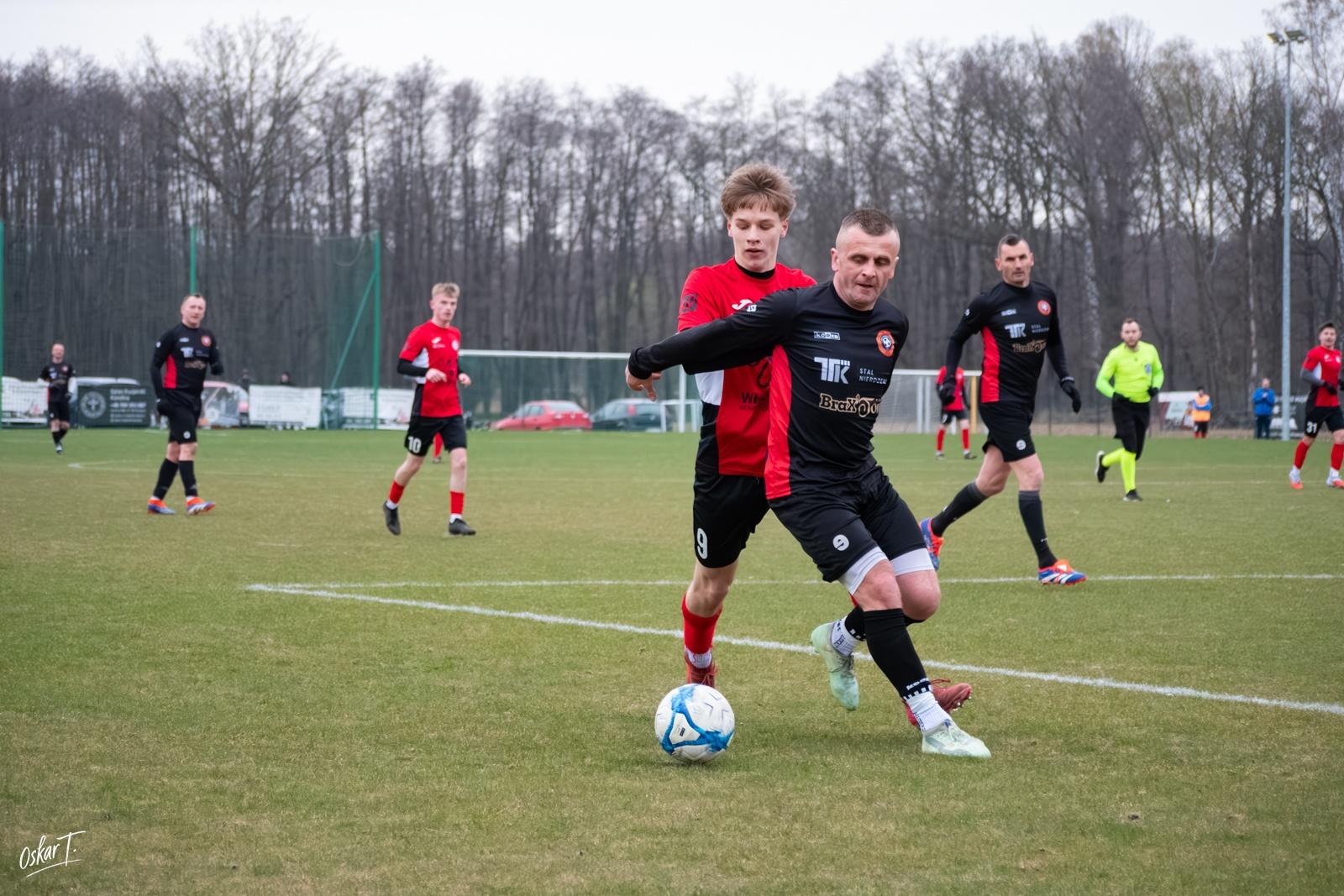 Zdjęcie w galerii na portalu naszraciborz.pl: Obudzili się w końcówce, ale zabrakło czasu. Markowice bez punktów w derbach [FOTO] wiadomości z regionu