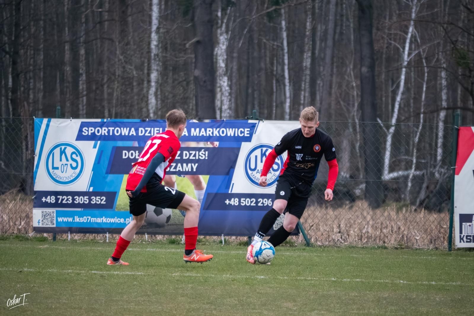 Zdjęcie w galerii na portalu naszraciborz.pl: Obudzili się w końcówce, ale zabrakło czasu. Markowice bez punktów w derbach [FOTO] wiadomości z regionu