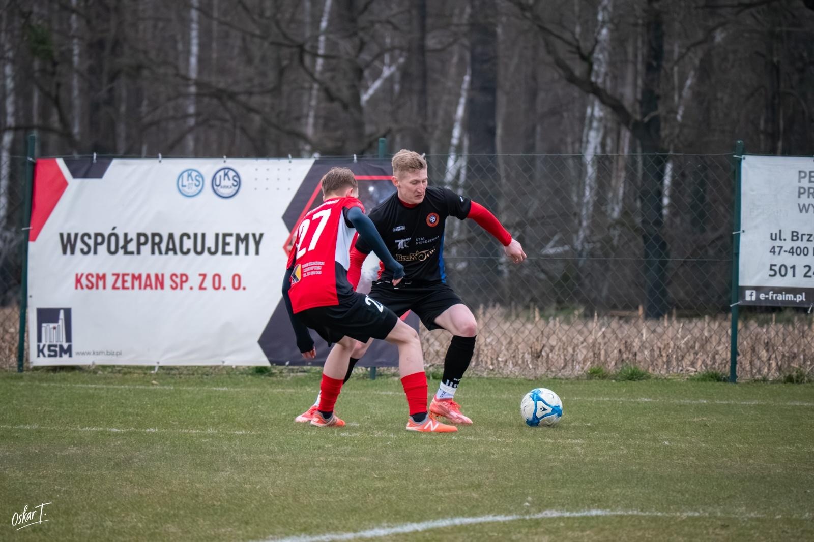 Zdjęcie w galerii na portalu naszraciborz.pl: Obudzili się w końcówce, ale zabrakło czasu. Markowice bez punktów w derbach [FOTO] wiadomości z regionu