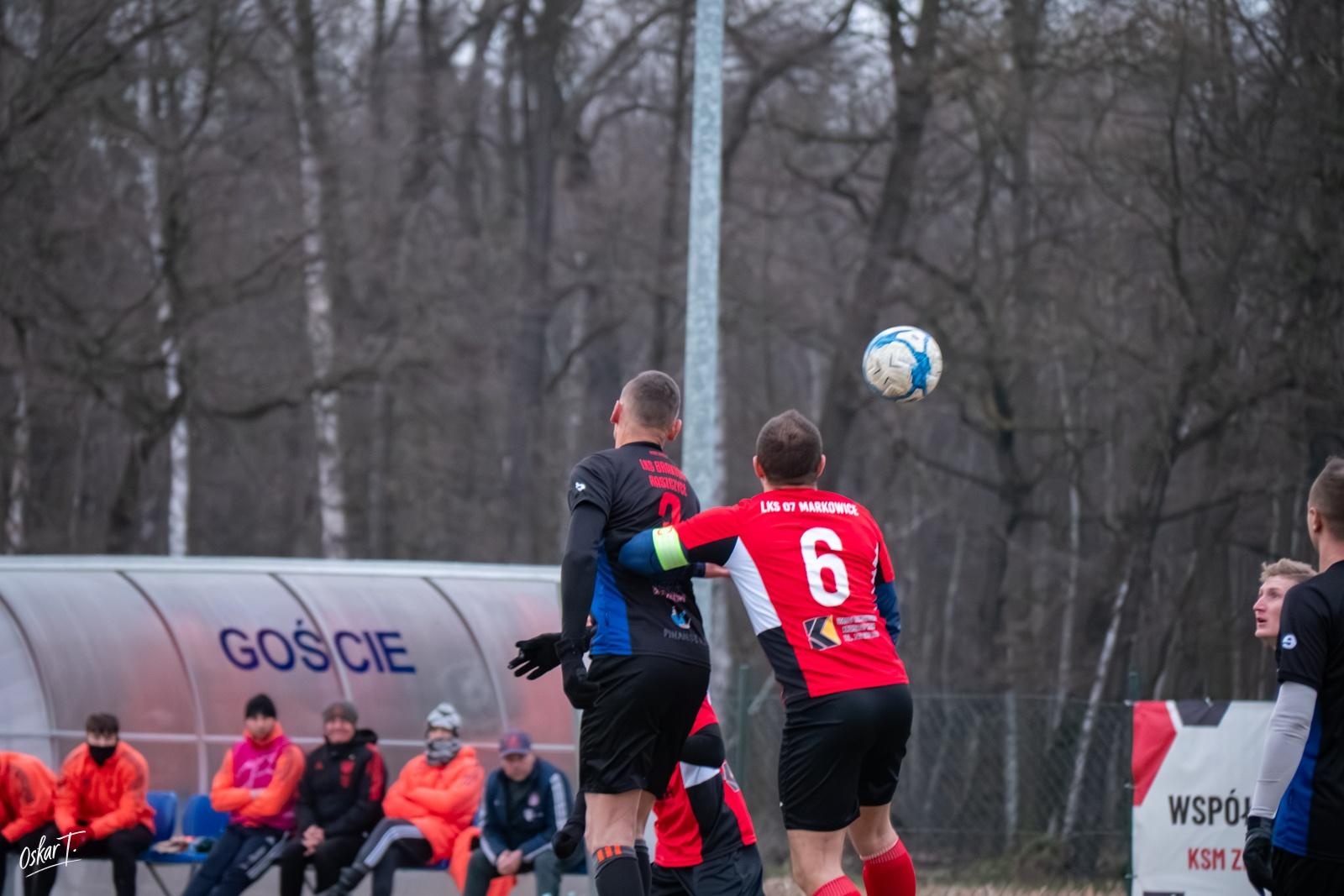 Zdjęcie w galerii na portalu naszraciborz.pl: Obudzili się w końcówce, ale zabrakło czasu. Markowice bez punktów w derbach [FOTO] wiadomości z regionu