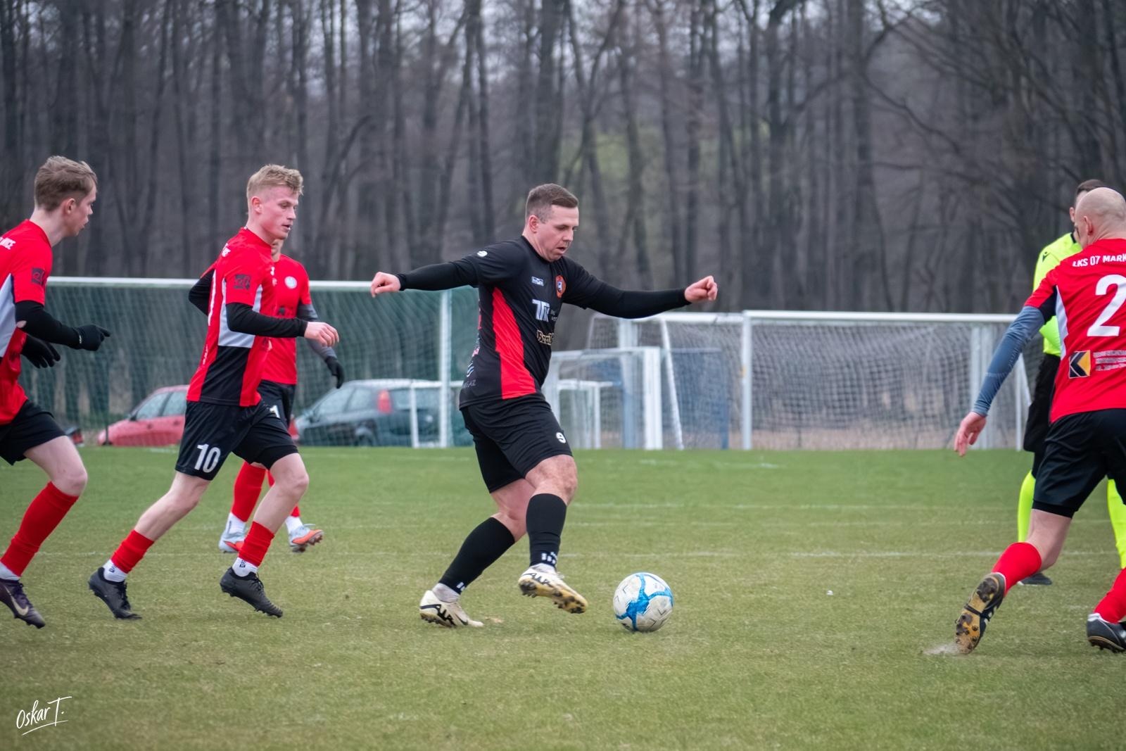 Zdjęcie w galerii na portalu naszraciborz.pl: Obudzili się w końcówce, ale zabrakło czasu. Markowice bez punktów w derbach [FOTO] wiadomości z regionu