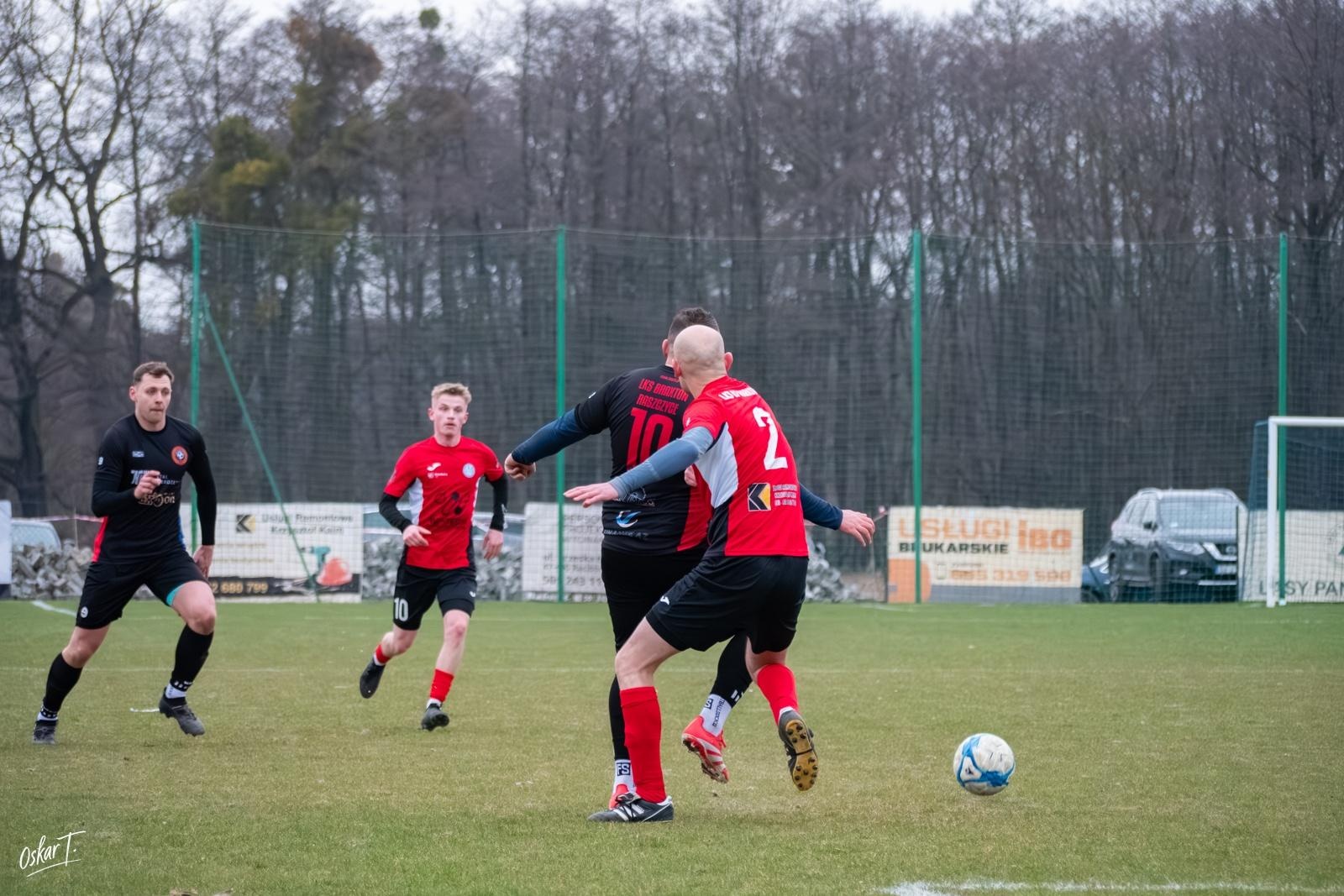 Zdjęcie w galerii na portalu naszraciborz.pl: Obudzili się w końcówce, ale zabrakło czasu. Markowice bez punktów w derbach [FOTO] wiadomości z regionu