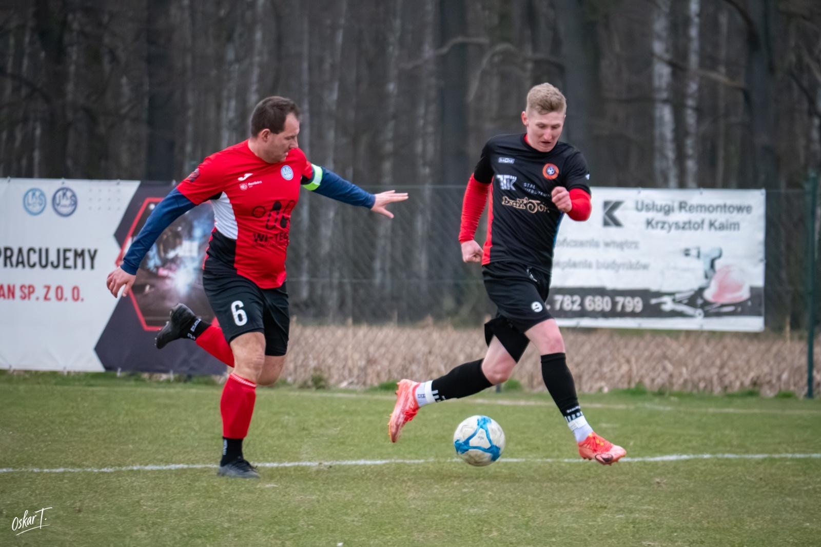Zdjęcie w galerii na portalu naszraciborz.pl: Obudzili się w końcówce, ale zabrakło czasu. Markowice bez punktów w derbach [FOTO] wiadomości z regionu