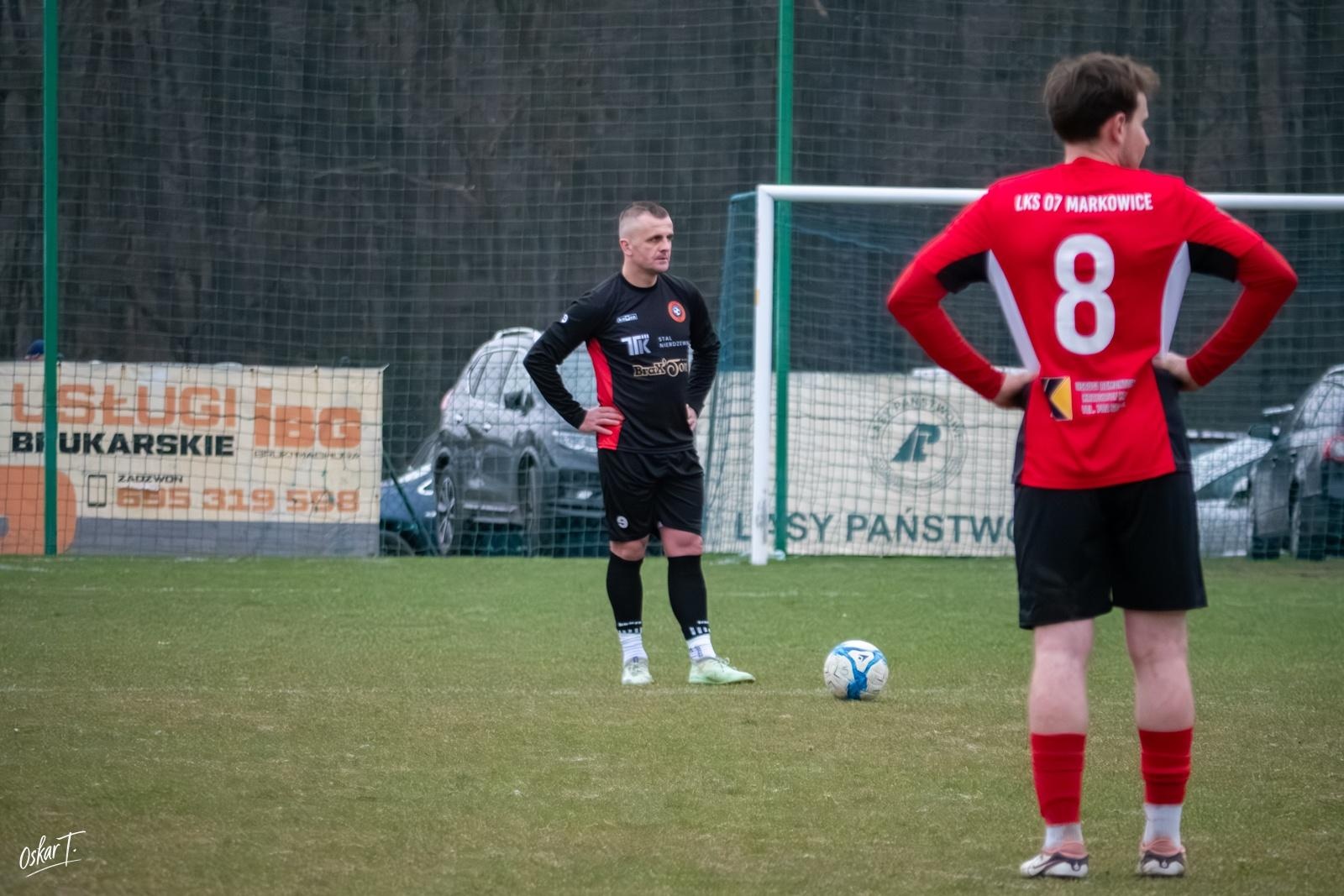 Zdjęcie w galerii na portalu naszraciborz.pl: Obudzili się w końcówce, ale zabrakło czasu. Markowice bez punktów w derbach [FOTO] wiadomości z regionu