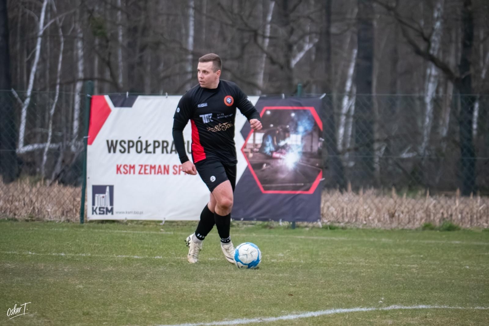 Zdjęcie w galerii na portalu naszraciborz.pl: Obudzili się w końcówce, ale zabrakło czasu. Markowice bez punktów w derbach [FOTO] wiadomości z regionu