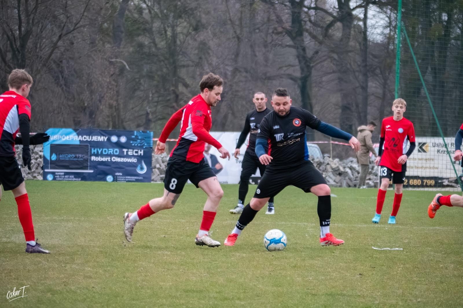 Zdjęcie w galerii na portalu naszraciborz.pl: Obudzili się w końcówce, ale zabrakło czasu. Markowice bez punktów w derbach [FOTO] wiadomości z regionu