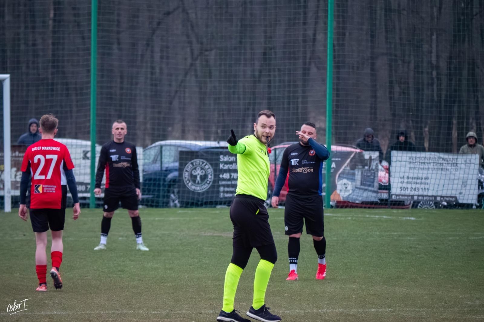 Zdjęcie w galerii na portalu naszraciborz.pl: Obudzili się w końcówce, ale zabrakło czasu. Markowice bez punktów w derbach [FOTO] wiadomości z regionu