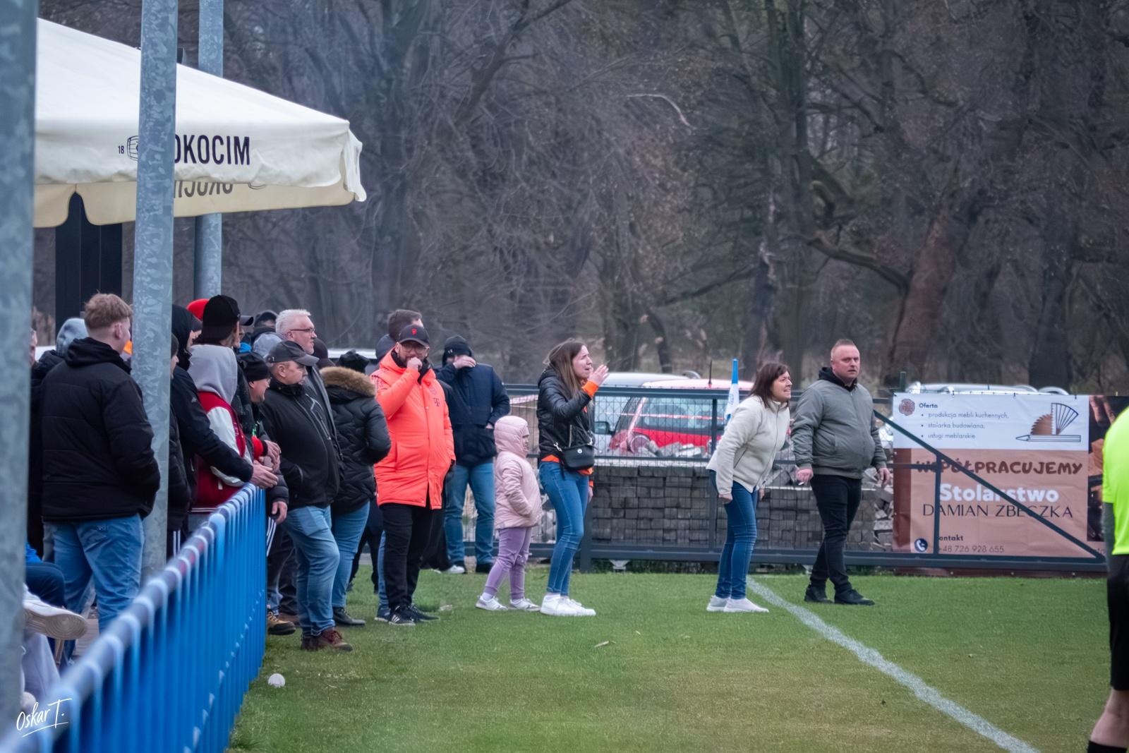 Zdjęcie w galerii na portalu naszraciborz.pl: Obudzili się w końcówce, ale zabrakło czasu. Markowice bez punktów w derbach [FOTO] wiadomości z regionu