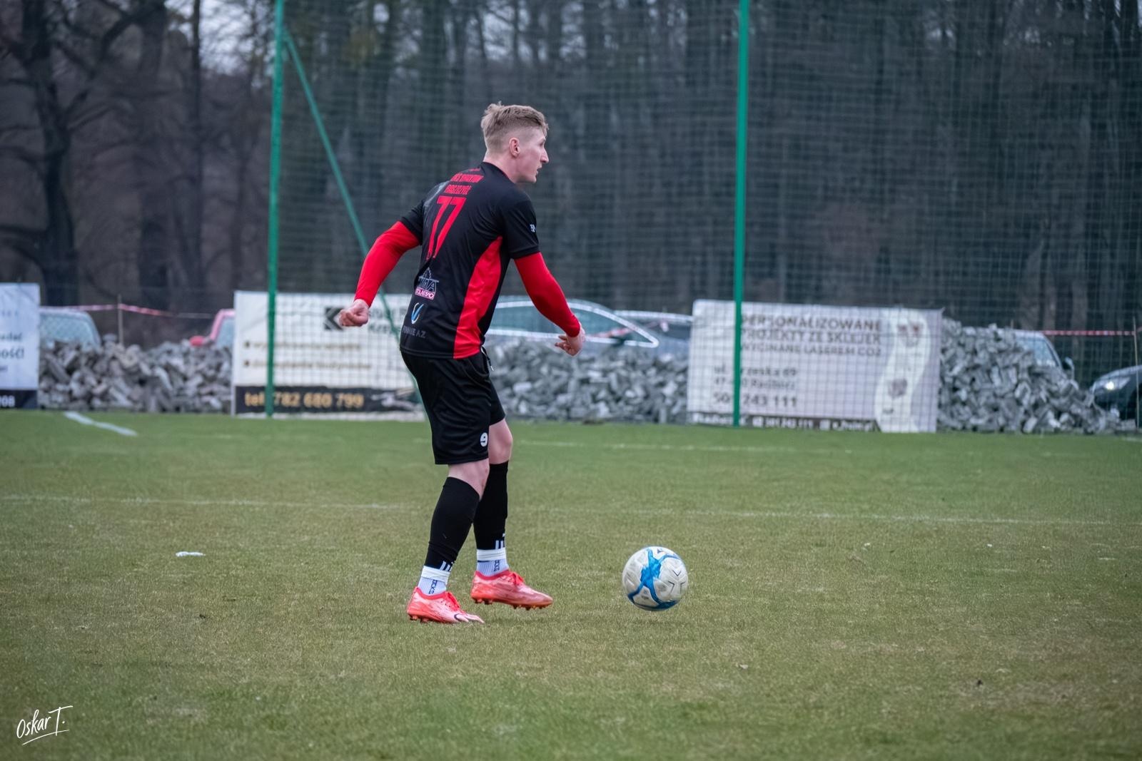 Zdjęcie w galerii na portalu naszraciborz.pl: Obudzili się w końcówce, ale zabrakło czasu. Markowice bez punktów w derbach [FOTO] wiadomości z regionu