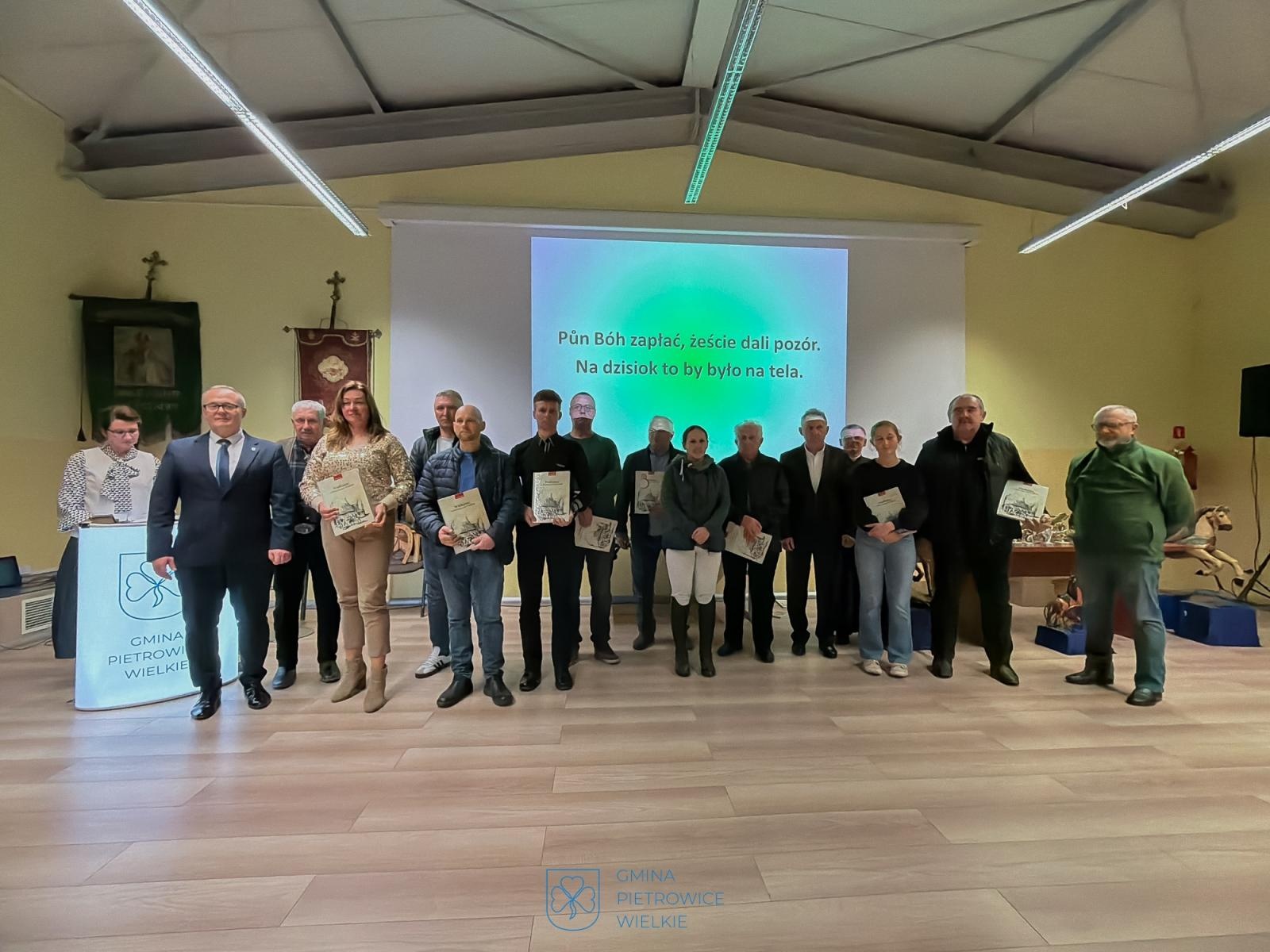 Zdjęcie w galerii na portalu naszraciborz.pl: Wielkanoc w Pietrowicach Wielkich w nowej publikacji Brunona Stojera wiadomości z regionu