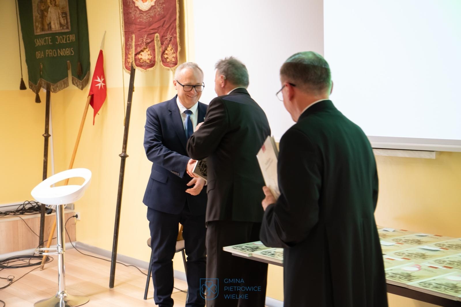 Zdjęcie w galerii na portalu naszraciborz.pl: Wielkanoc w Pietrowicach Wielkich w nowej publikacji Brunona Stojera wiadomości z regionu