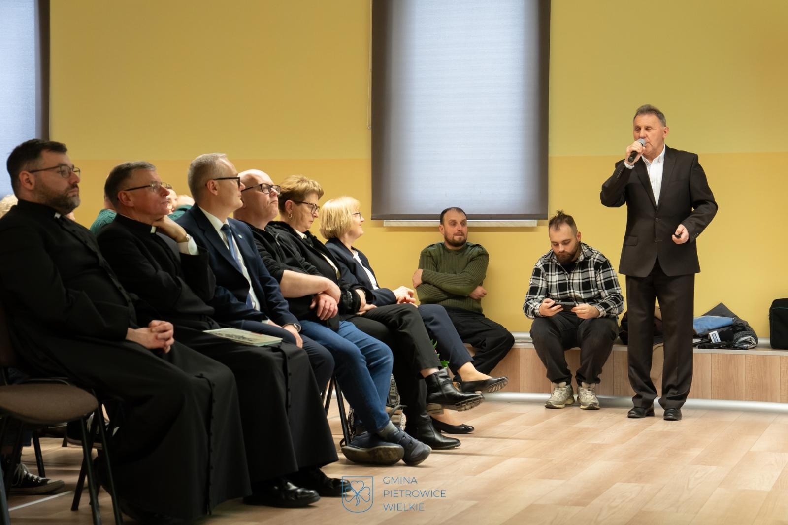 Zdjęcie w galerii na portalu naszraciborz.pl: Wielkanoc w Pietrowicach Wielkich w nowej publikacji Brunona Stojera wiadomości z regionu