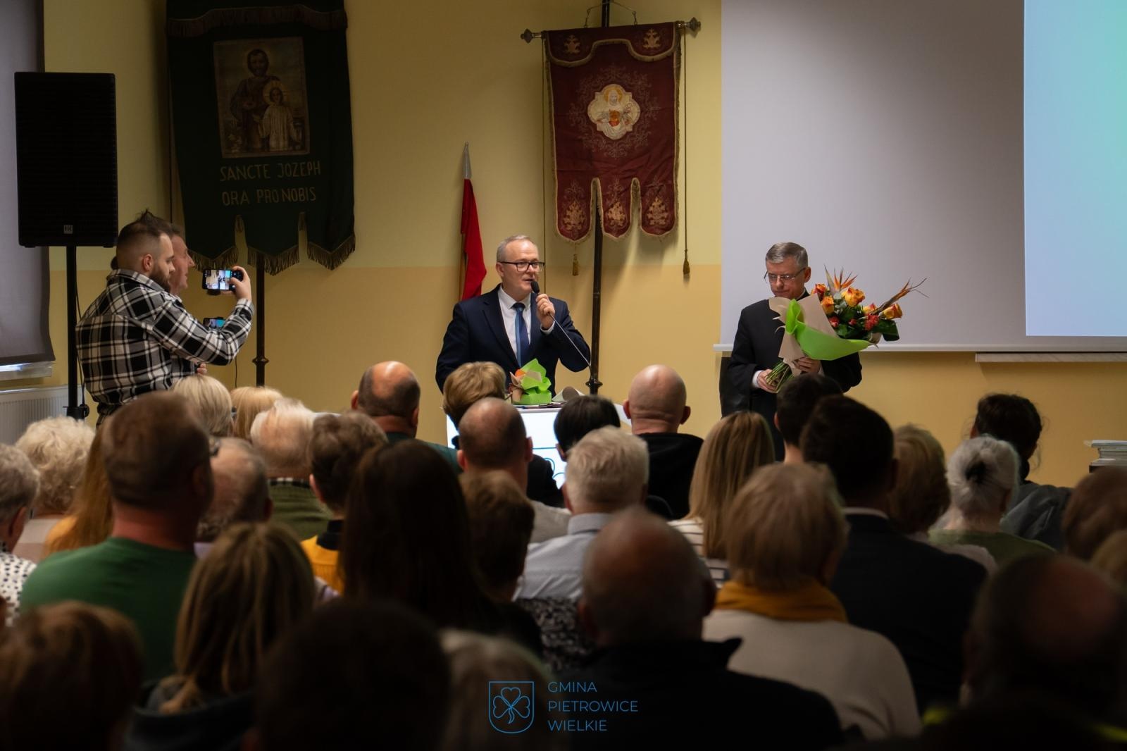 Zdjęcie w galerii na portalu naszraciborz.pl: Wielkanoc w Pietrowicach Wielkich w nowej publikacji Brunona Stojera wiadomości z regionu