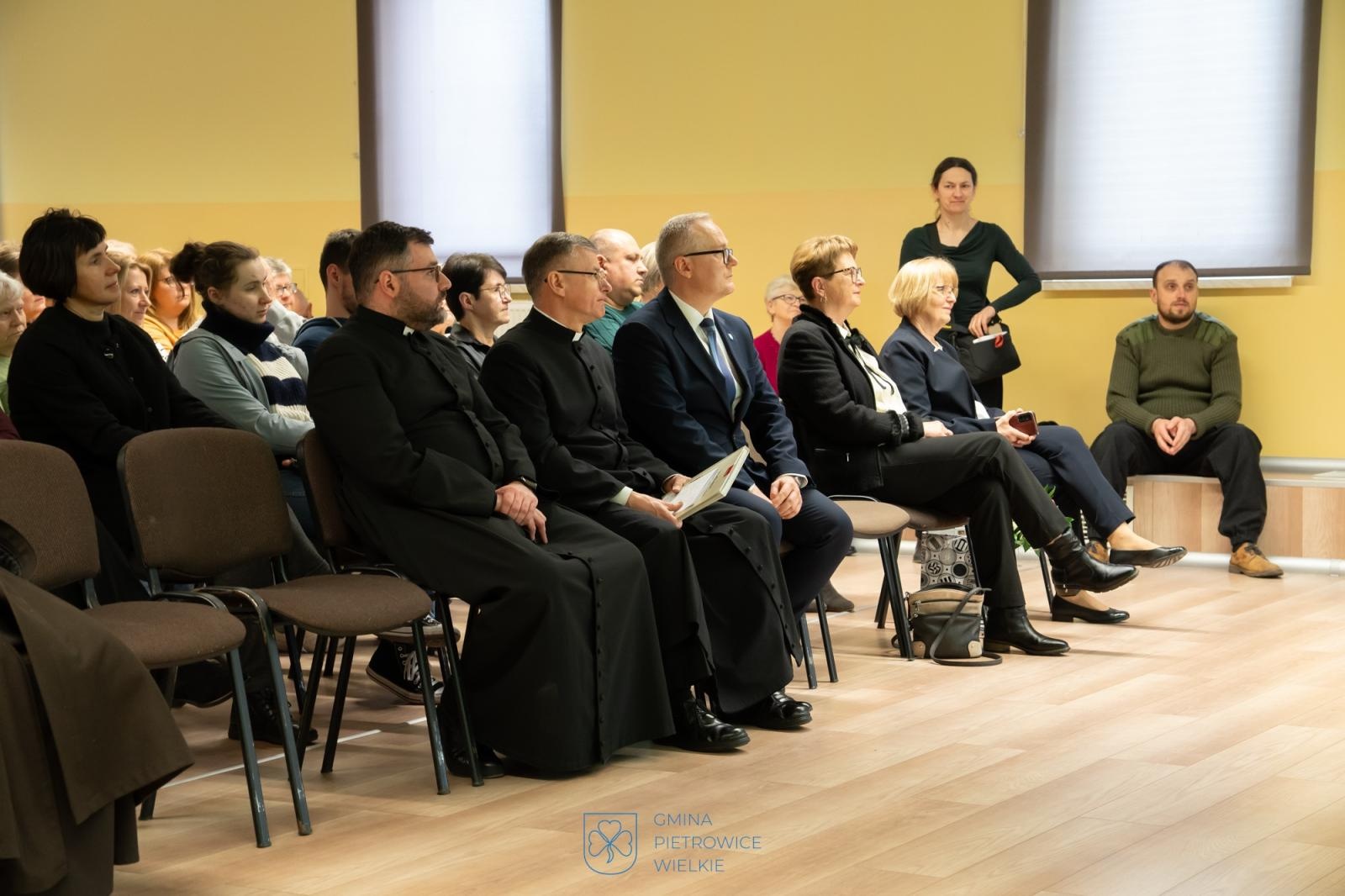 Zdjęcie w galerii na portalu naszraciborz.pl: Wielkanoc w Pietrowicach Wielkich w nowej publikacji Brunona Stojera wiadomości z regionu