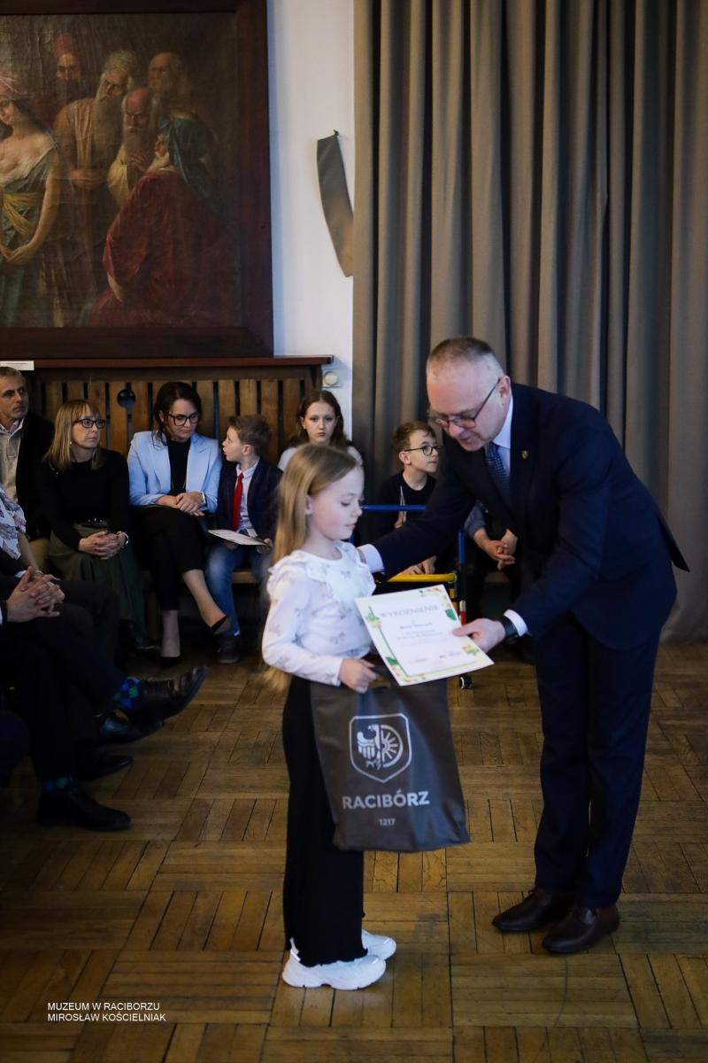 Zdjęcie w galerii na portalu naszraciborz.pl: Rozstrzygnięto XX Powiatowy Konkurs Wielkanocny w Raciborzu wiadomości z regionu